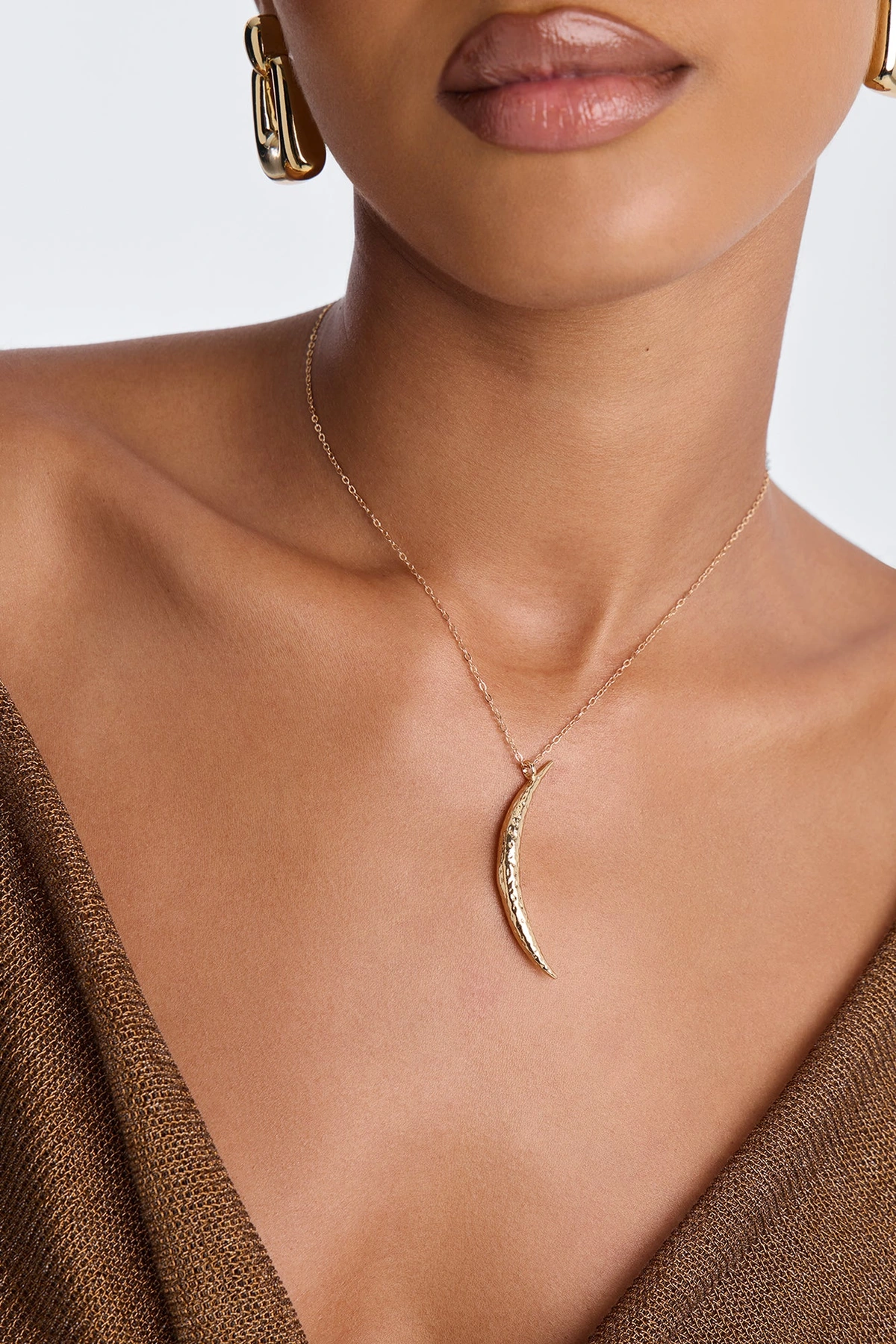 Lunar Chasing Pendant Necklace - Gold — Dourado
