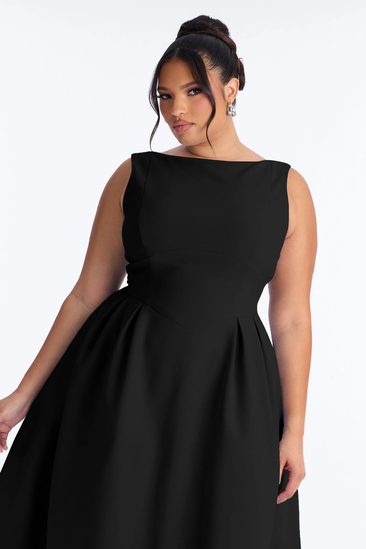 Anika Pleated Midi Dress - Black — Preto