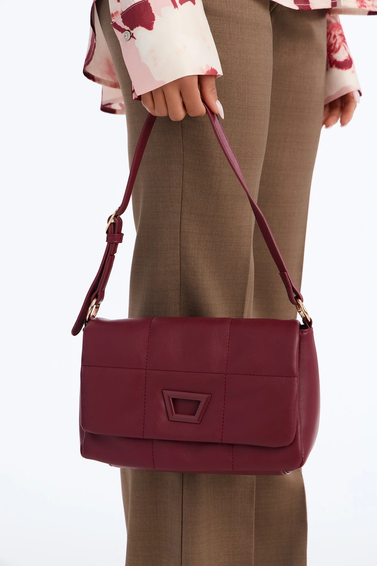 Softest To Touch Faux Leather Quilted Shoulder Bag - Burgundy — Bordô