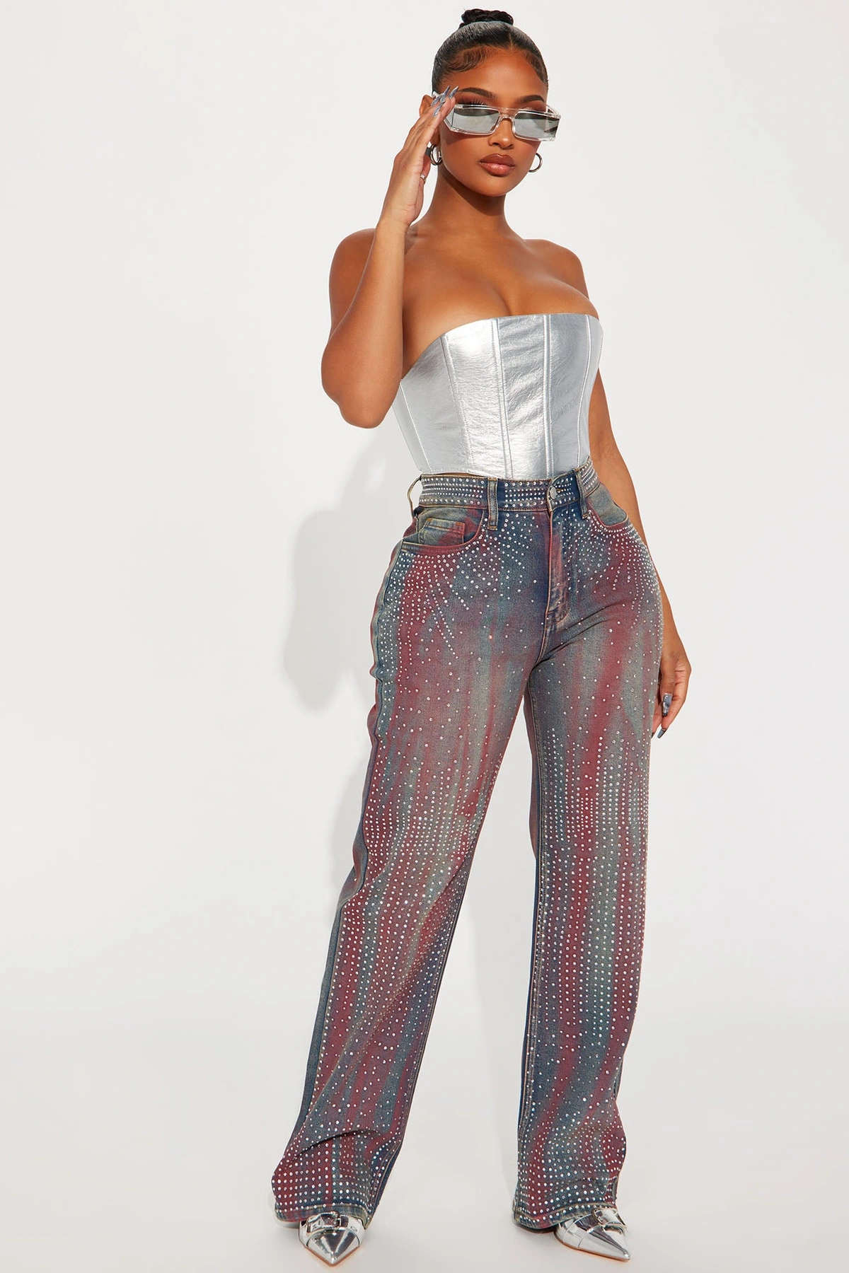 Daydreaming Embellished Straight Leg Jeans - Medium Wash — Ganga de lavagem média