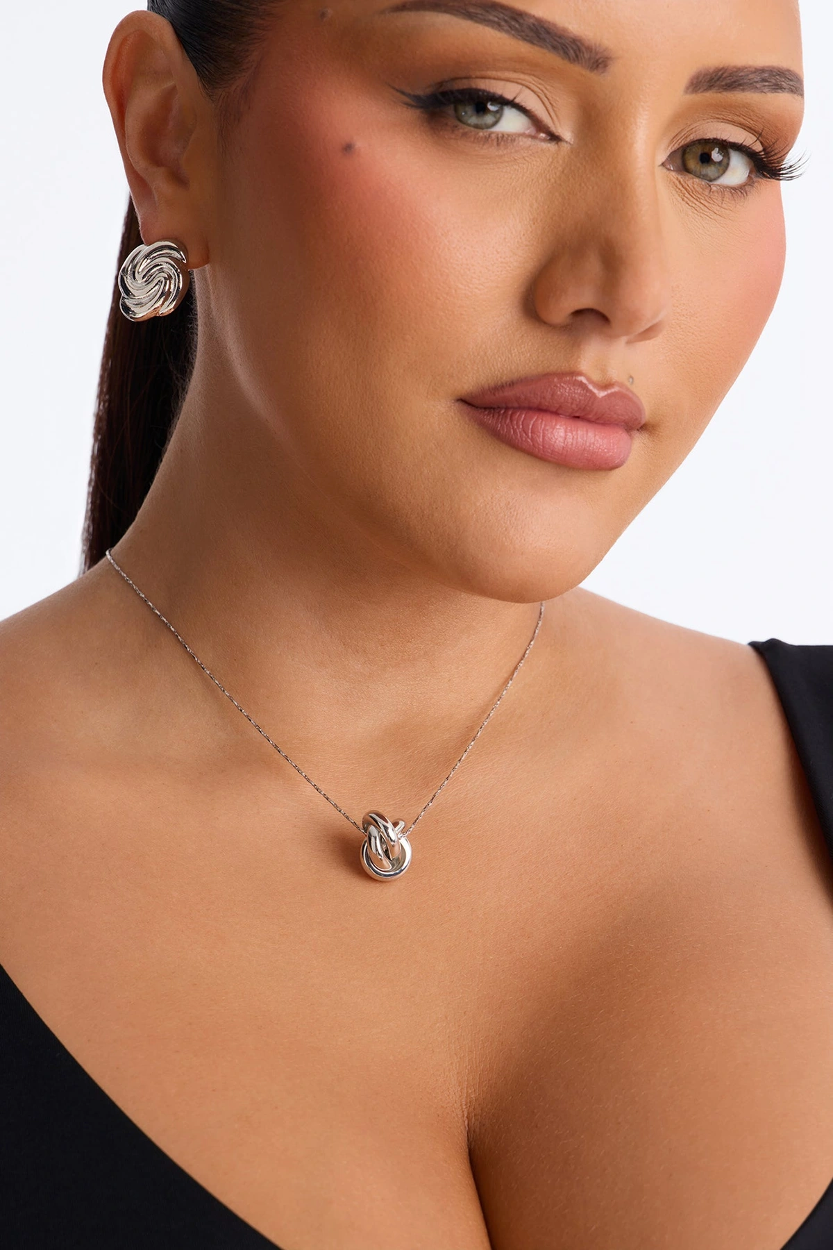 Twisted Ring Necklace - Silver — Prateado