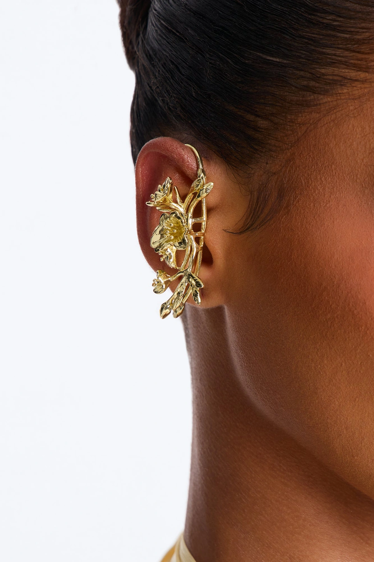 Blooming Spring Ear Cuff - Gold — Dourado