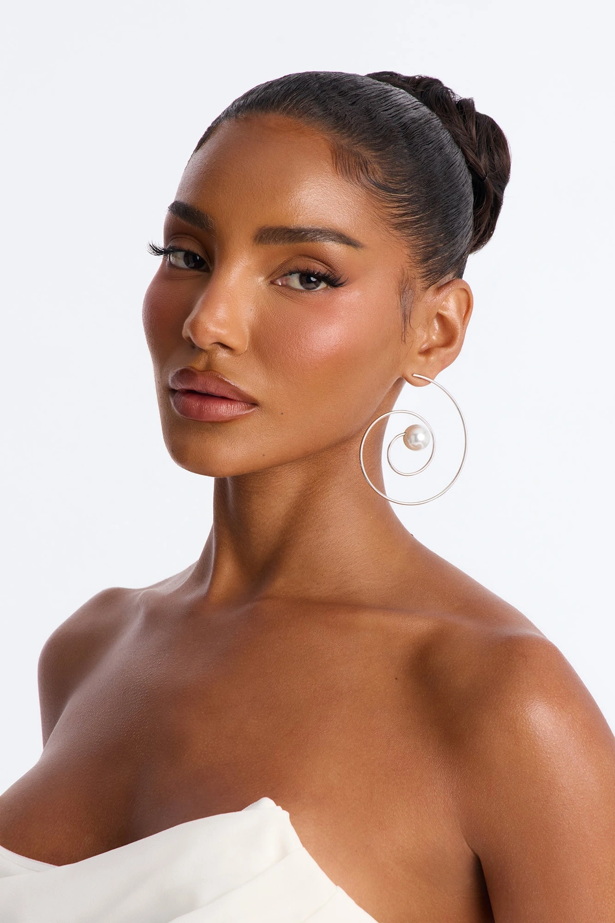 Caught In A Swirl Pearl Hoop Earrings - Silver — Prateado