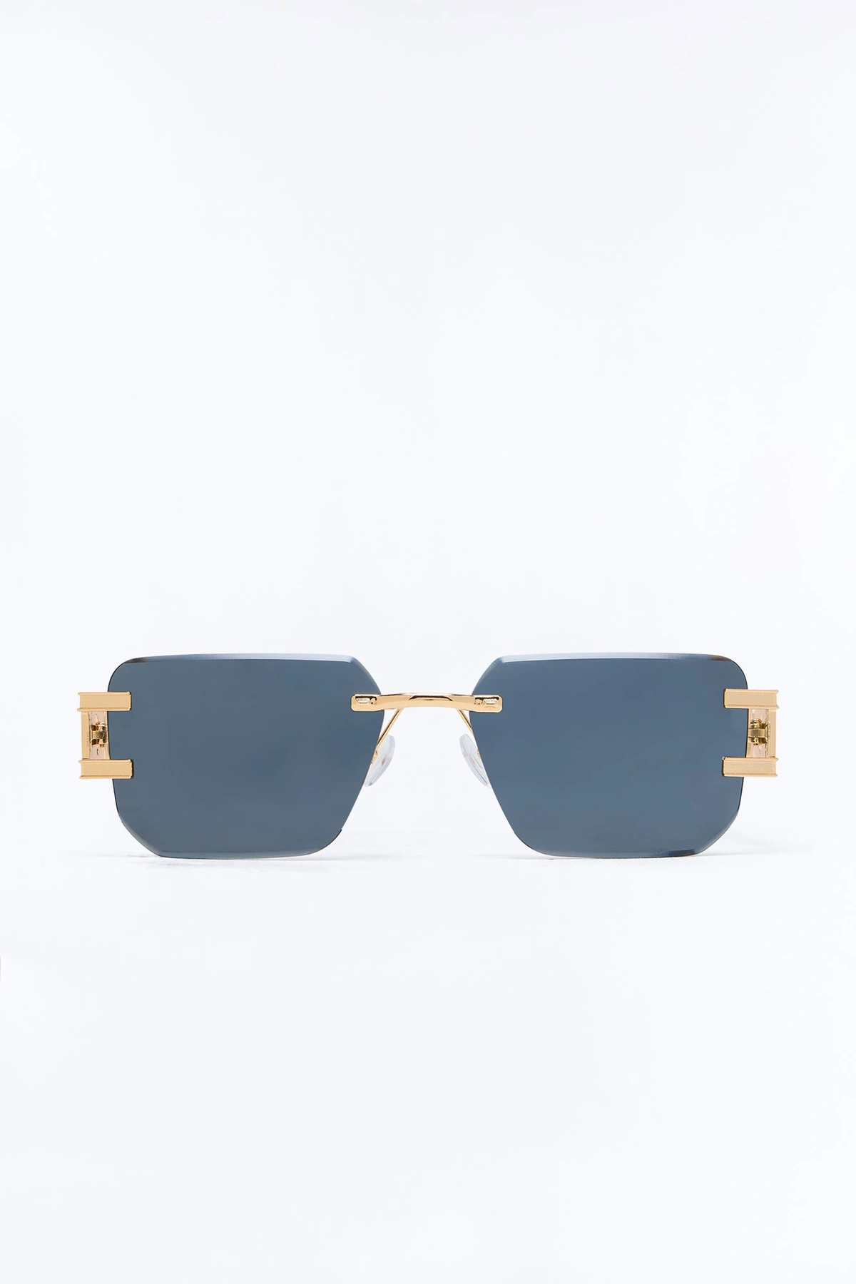 Don't Be Mistaken Sunglasses - Black — Preto