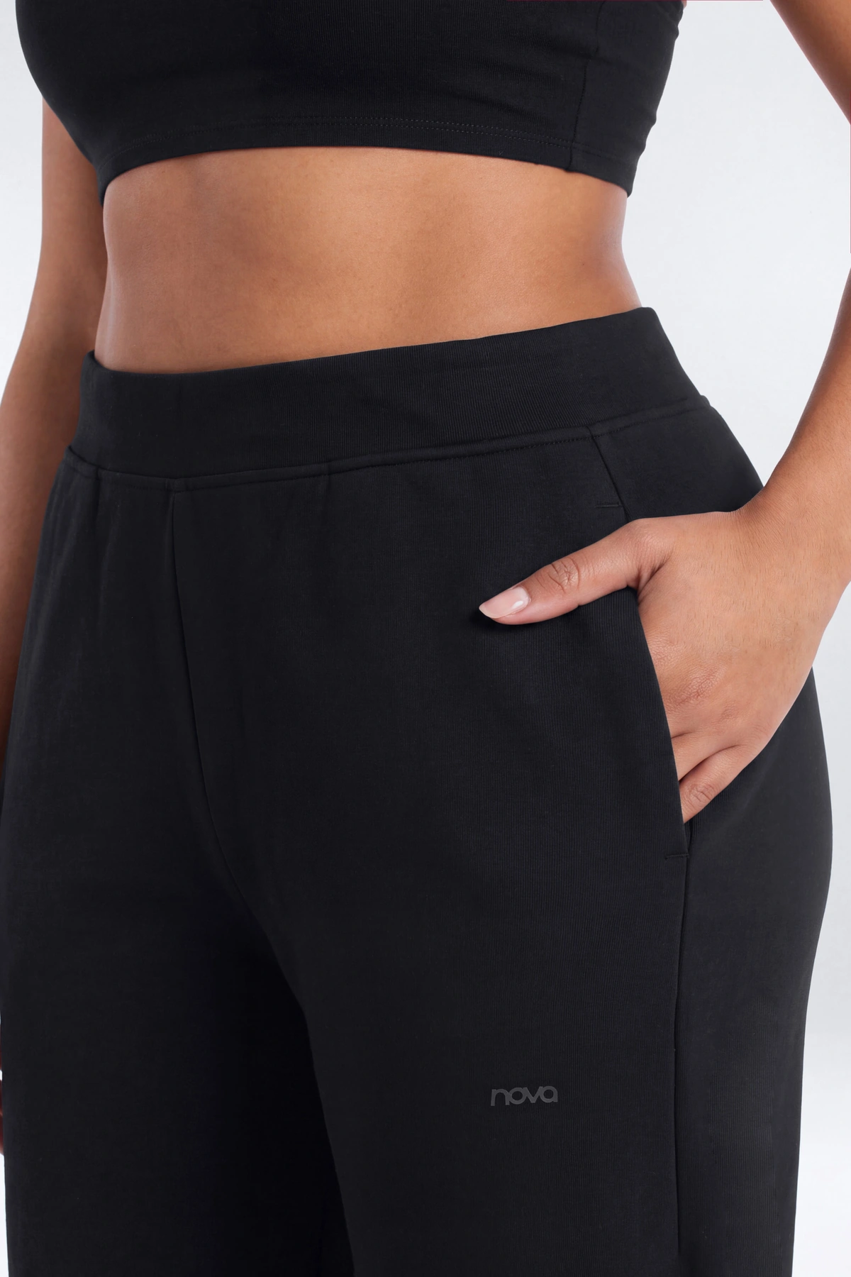 Technical Knit 32″ Straight Leg Pant - Black — Preto