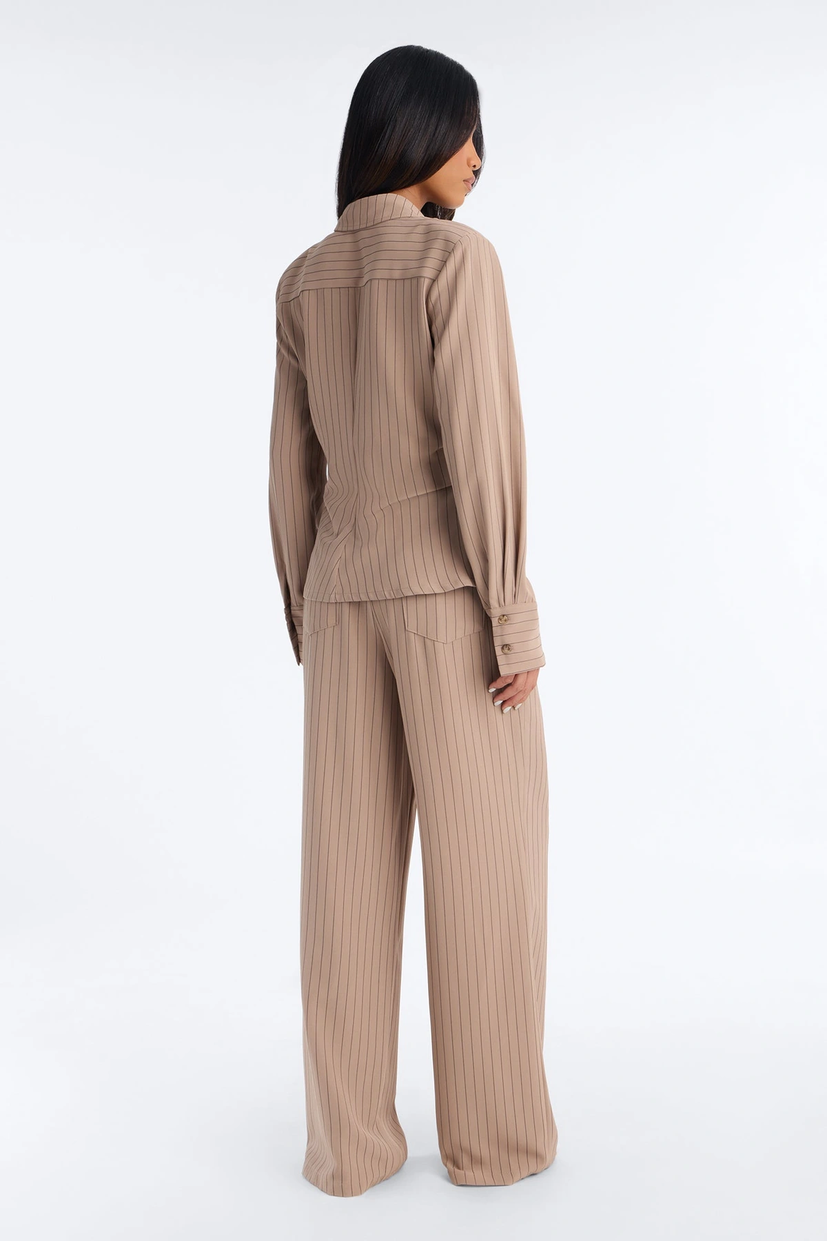 Sutton Pinstripe Pant Set - Taupe — Bege acinzentado