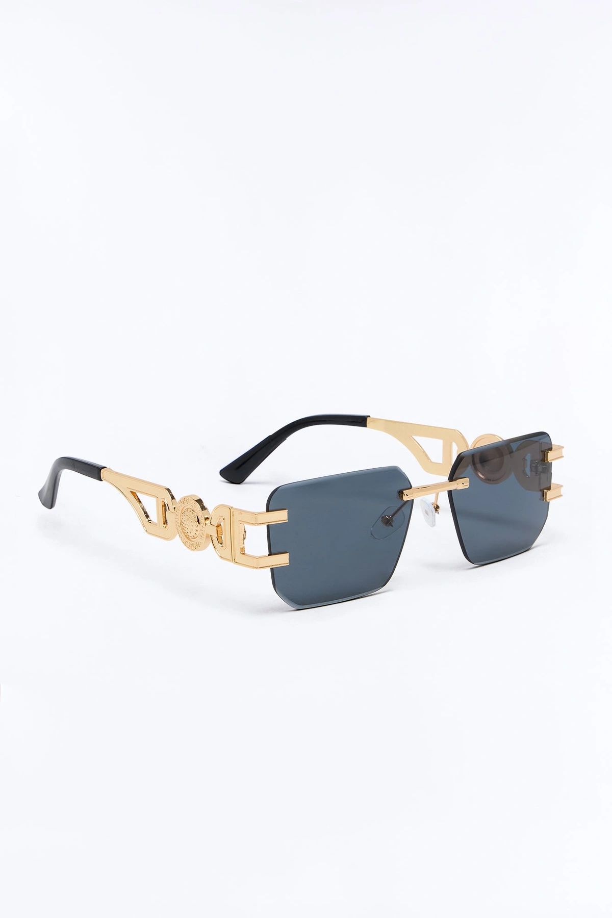 Don't Be Mistaken Sunglasses - Black — Preto