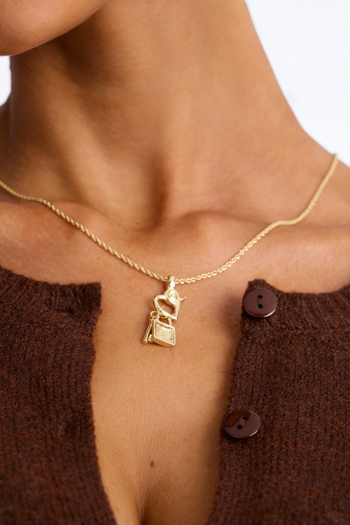 Safe And Sound Pendant Necklace - Gold — Dourado