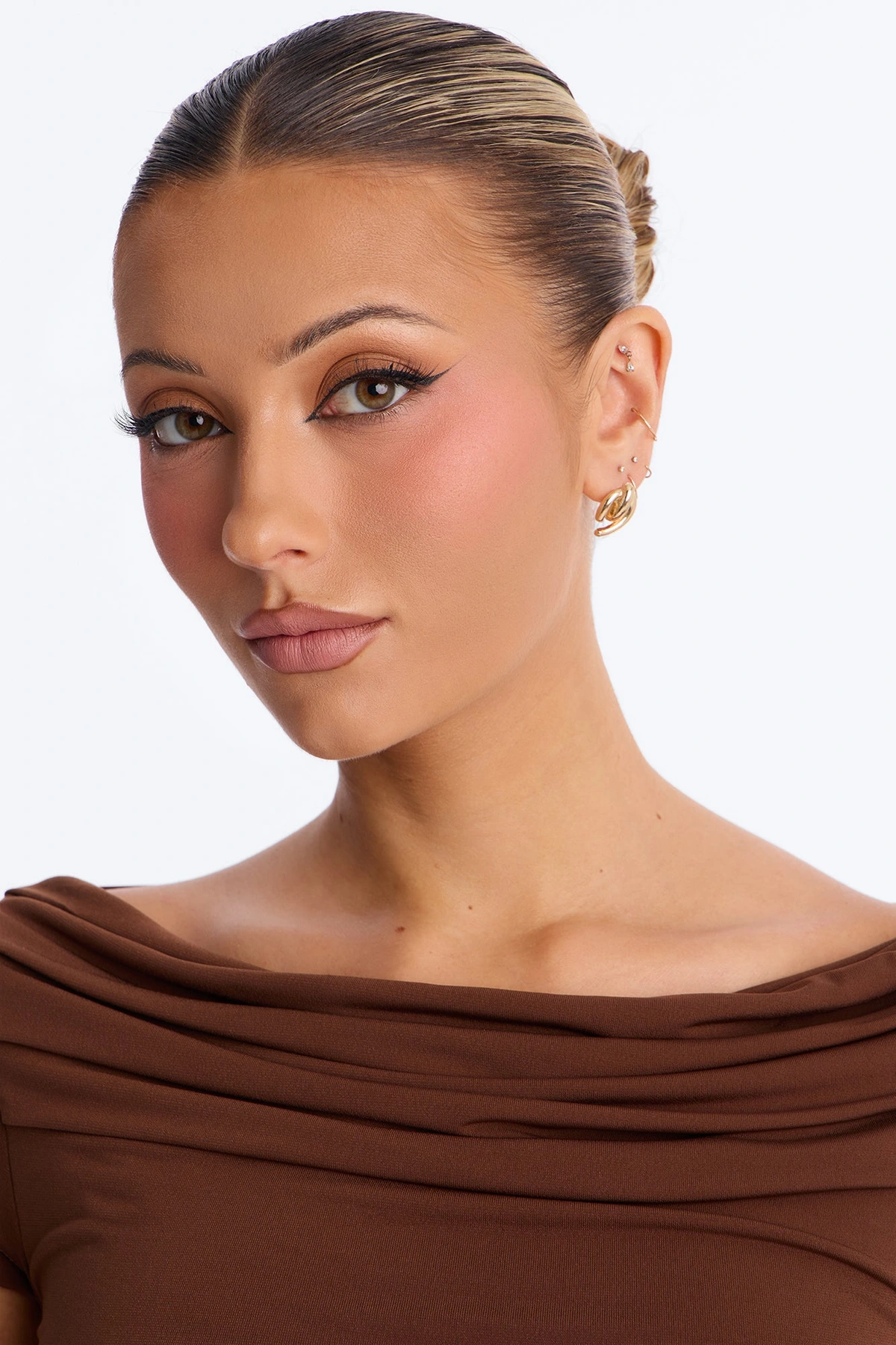 Scarlet Stud Earrings - Gold — Dourado
