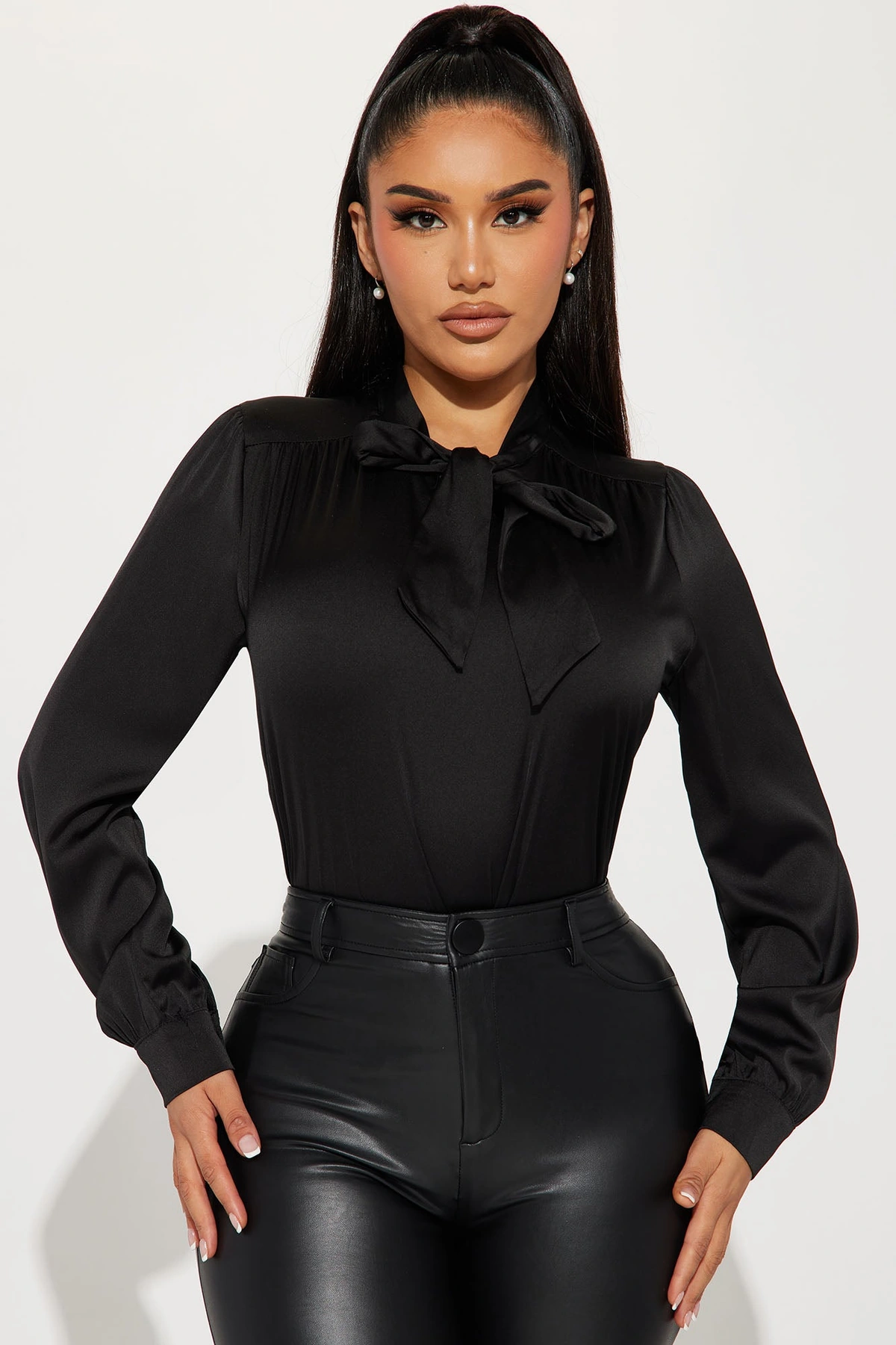 Business Chats Satin Blouse Top - Black — Preto