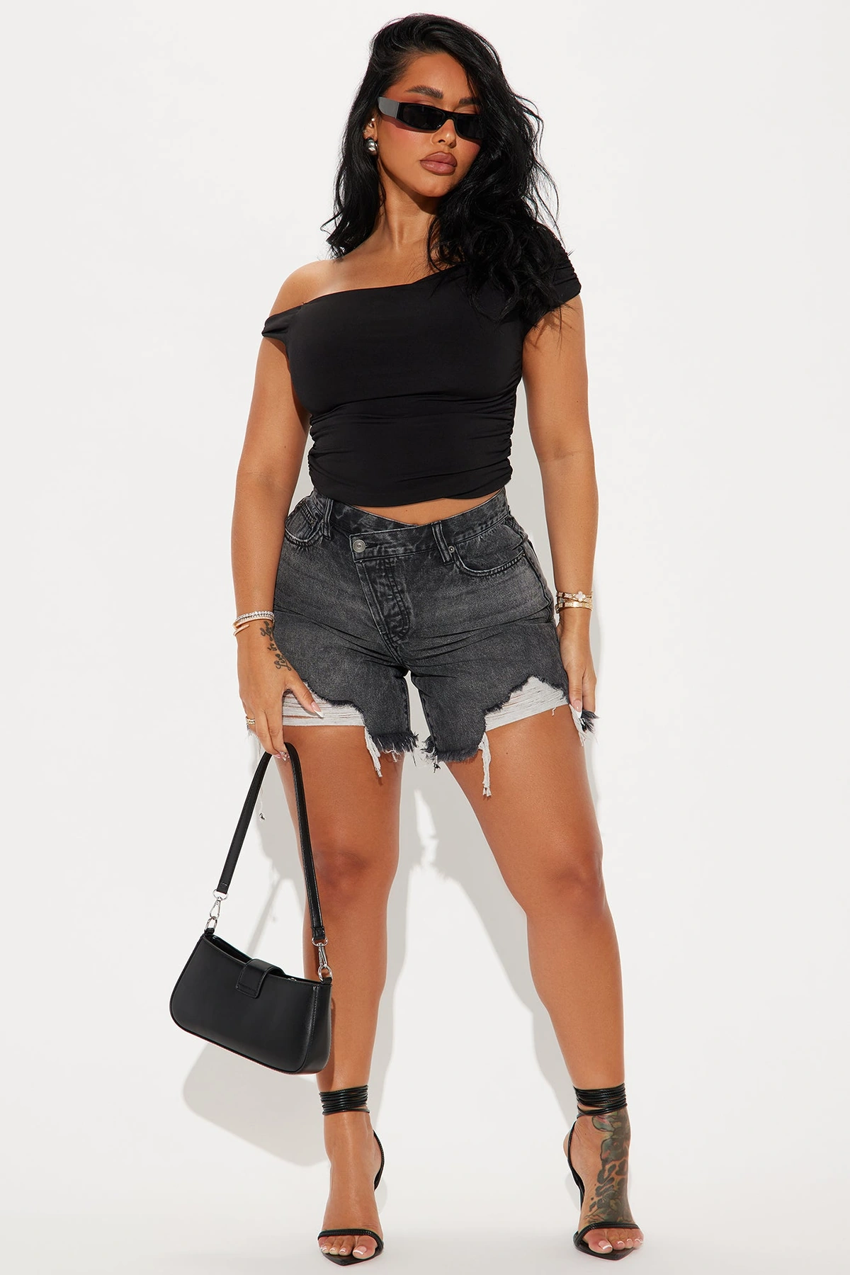 At A Glance Crossover Denim Shorts - Grey — Cinzento