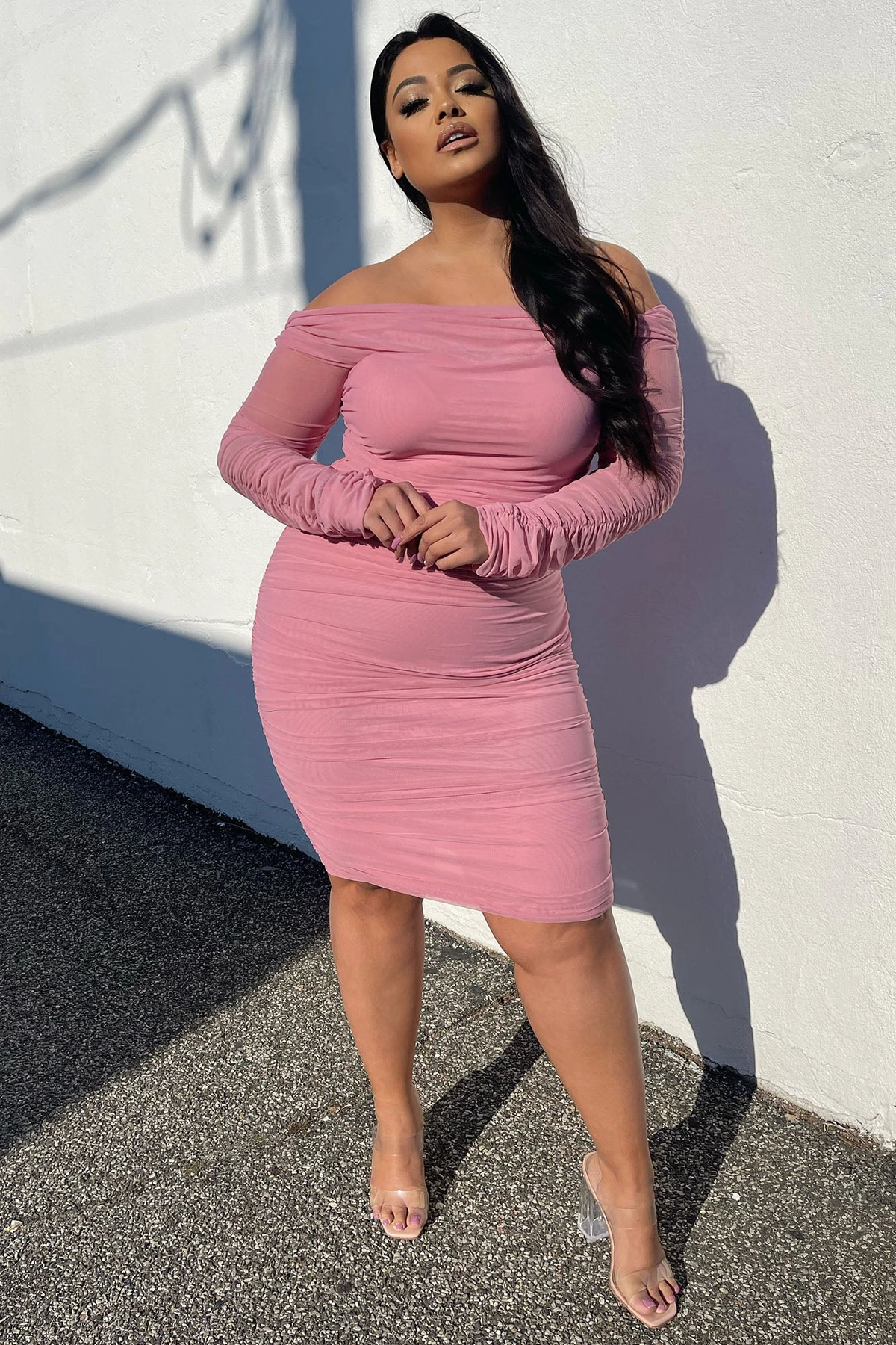 Ready In A Ruched Off Shoulder Midi Dress - Pink — Rosa