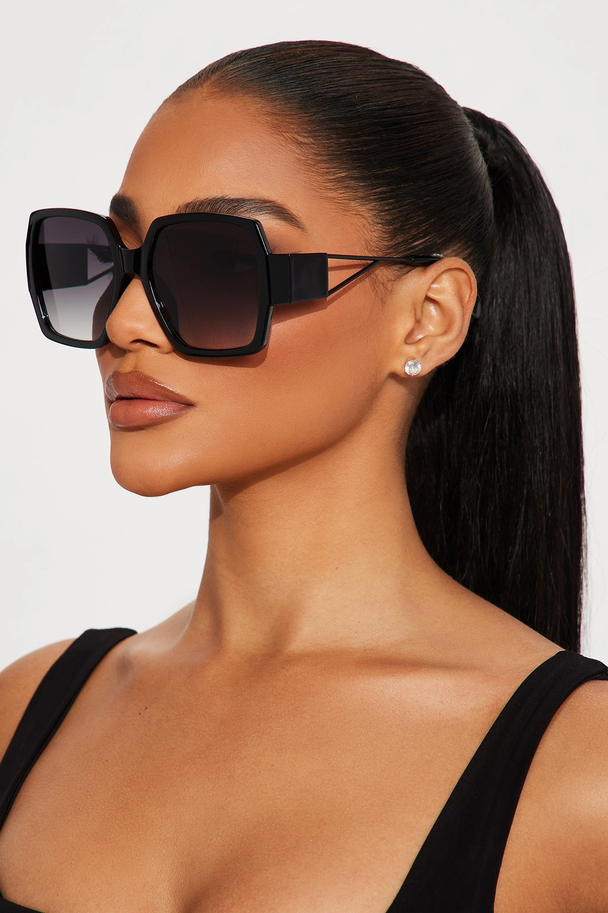 Hiding From Paparazzi Sunglasses - Black — Preto