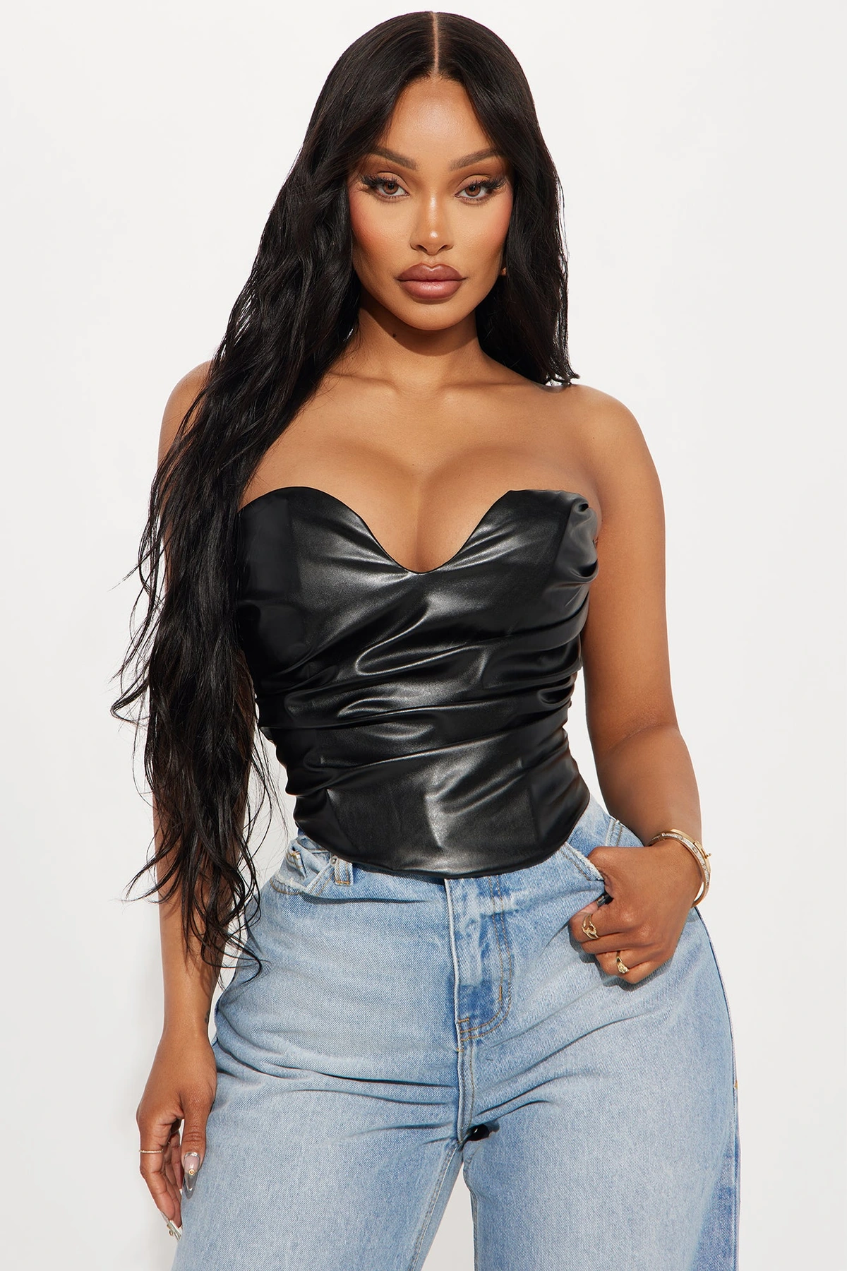 Catching Looks Faux Leather Top - Black — Preto