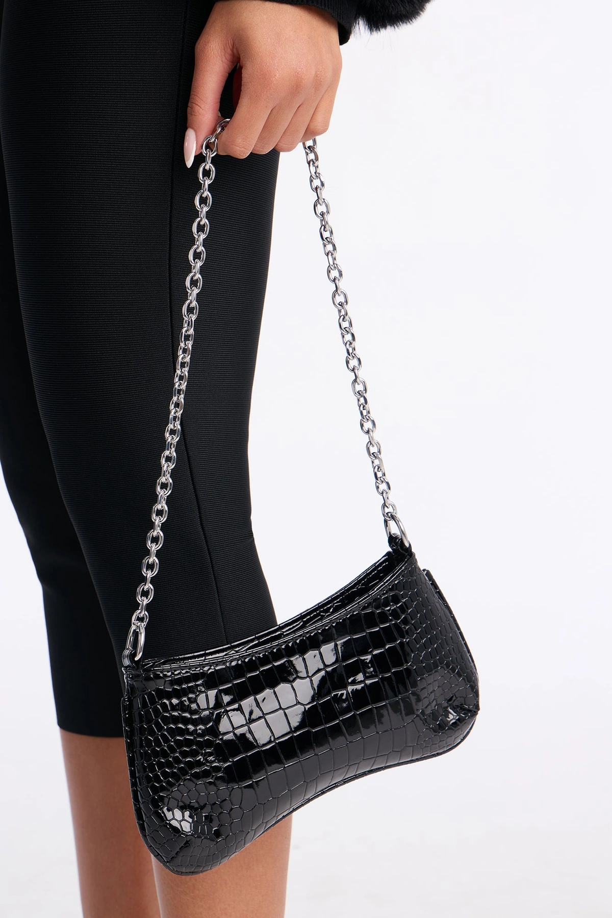 Reptile Runway Embossed Croc Handbag - Black — Preto