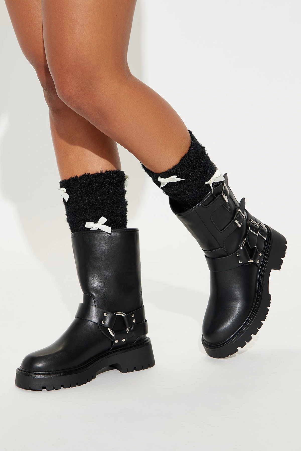 Fuzzy Bow Socks - Black/White — Preto/Branco