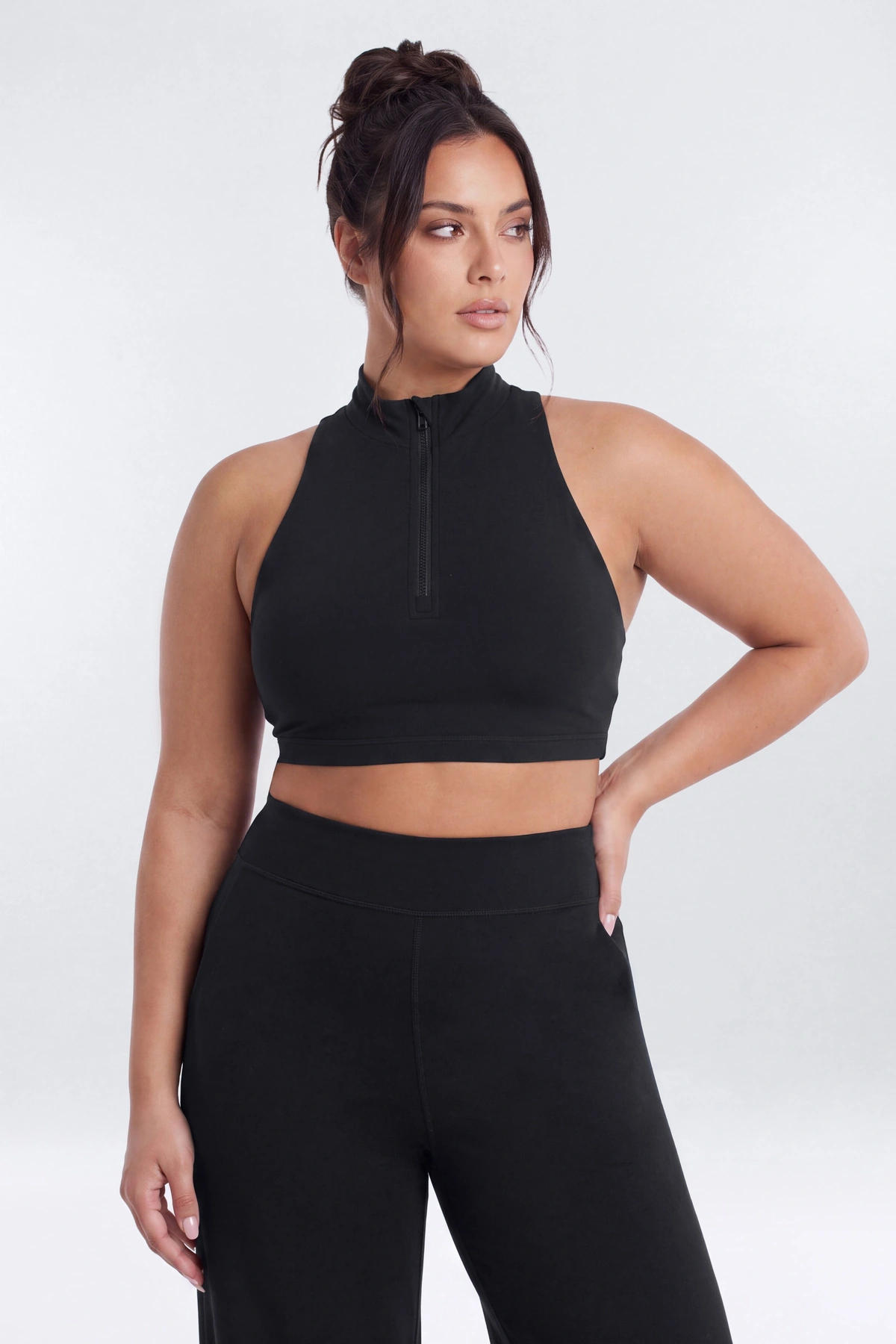ProStretch™ Mock Neck Quarter Zip Sports Bra - Black — Preto