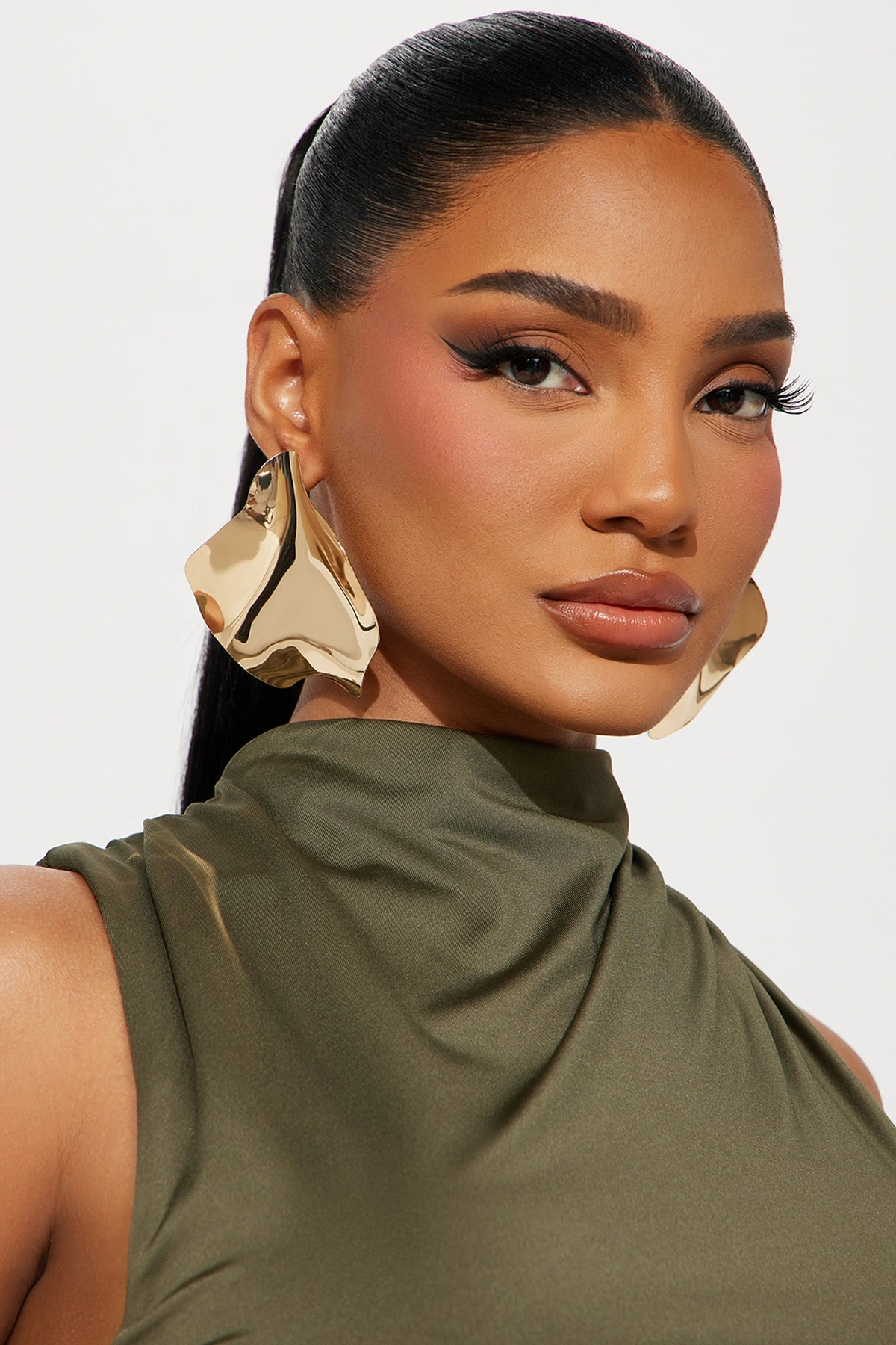Golden Foil Flakes Earrings - Gold — Dourado