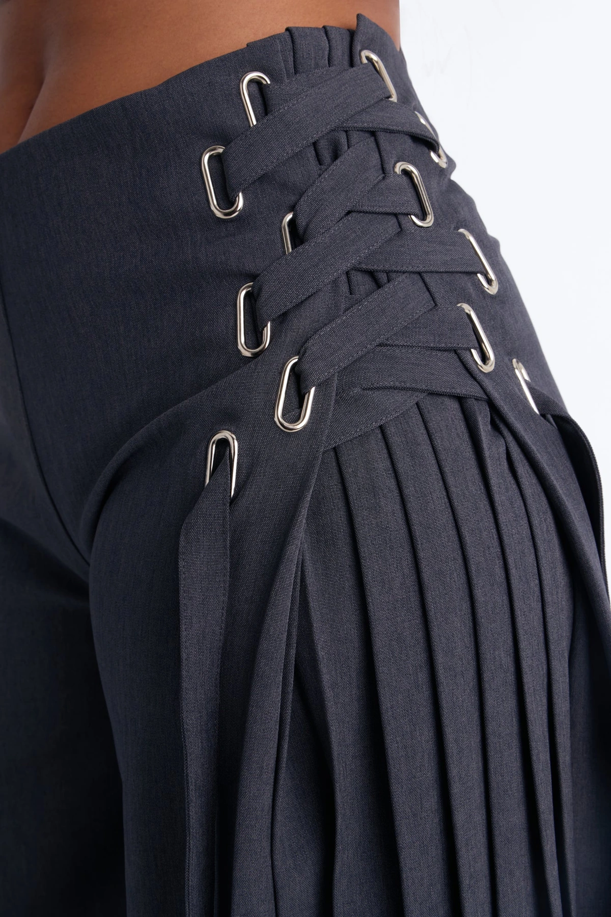 Tate High Rise Lace Up Pleated Wide Leg Trouser - Charcoal — Cinzento-escuro