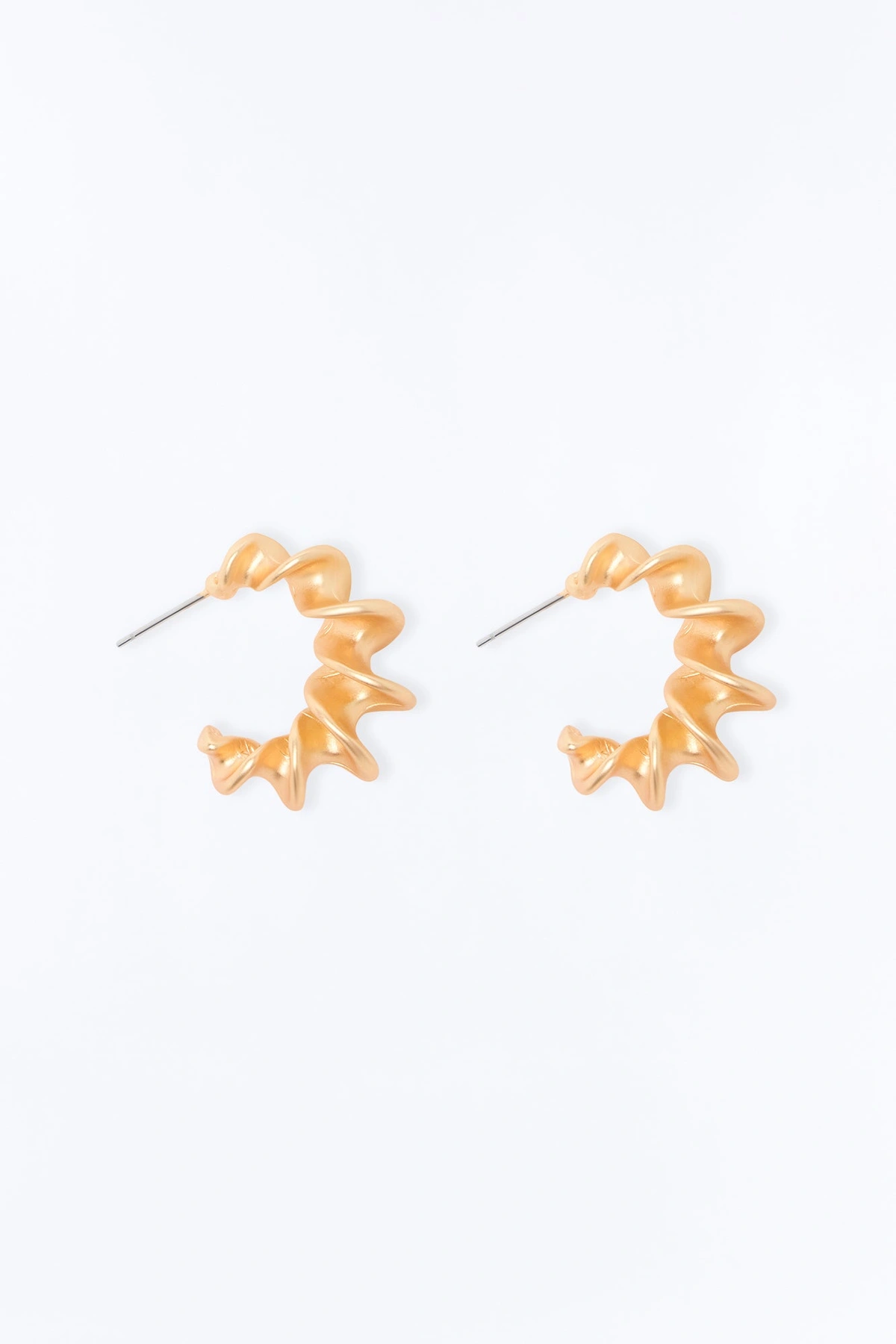 Twisting The Truth Hoop Earrings - Antique Gold — Antique Dourado
