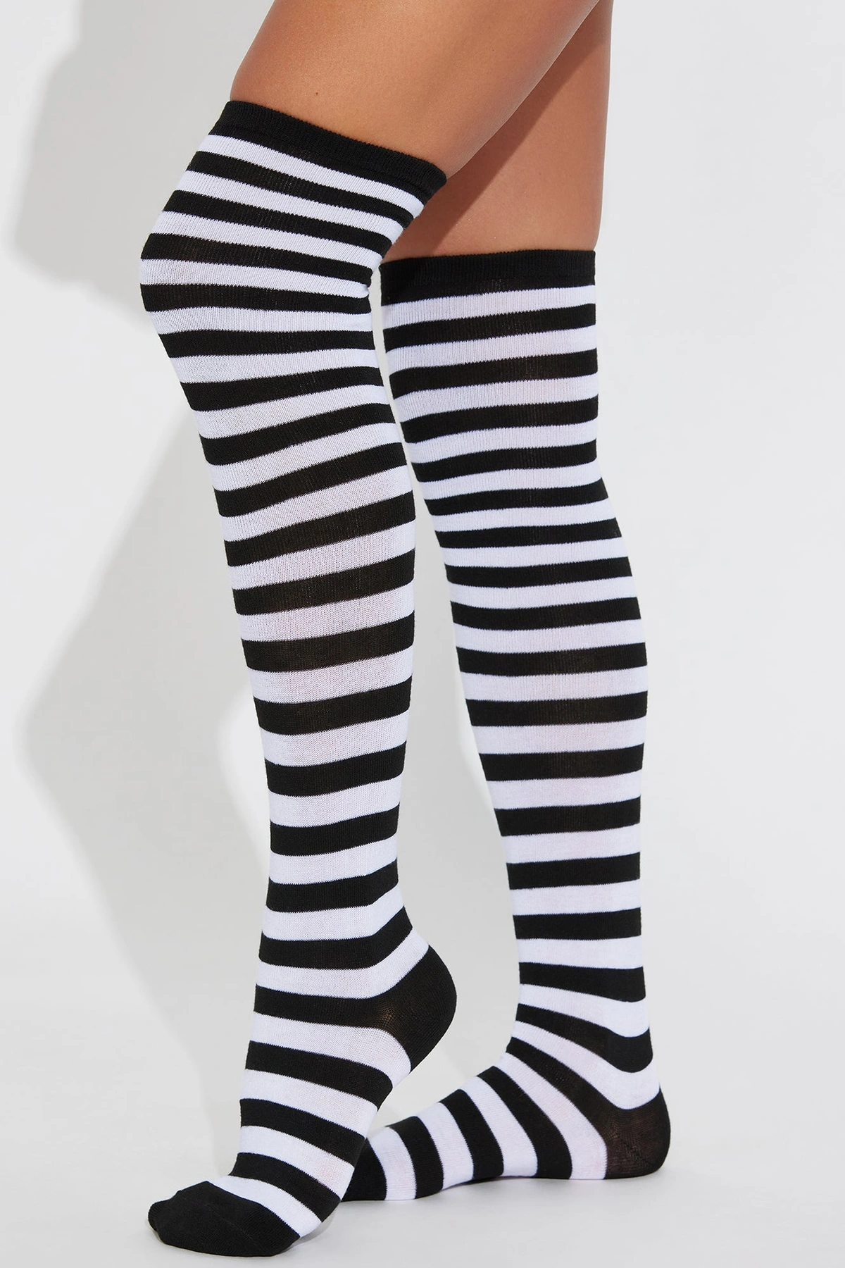 Witch Please Socks - Black/White — Preto/Branco