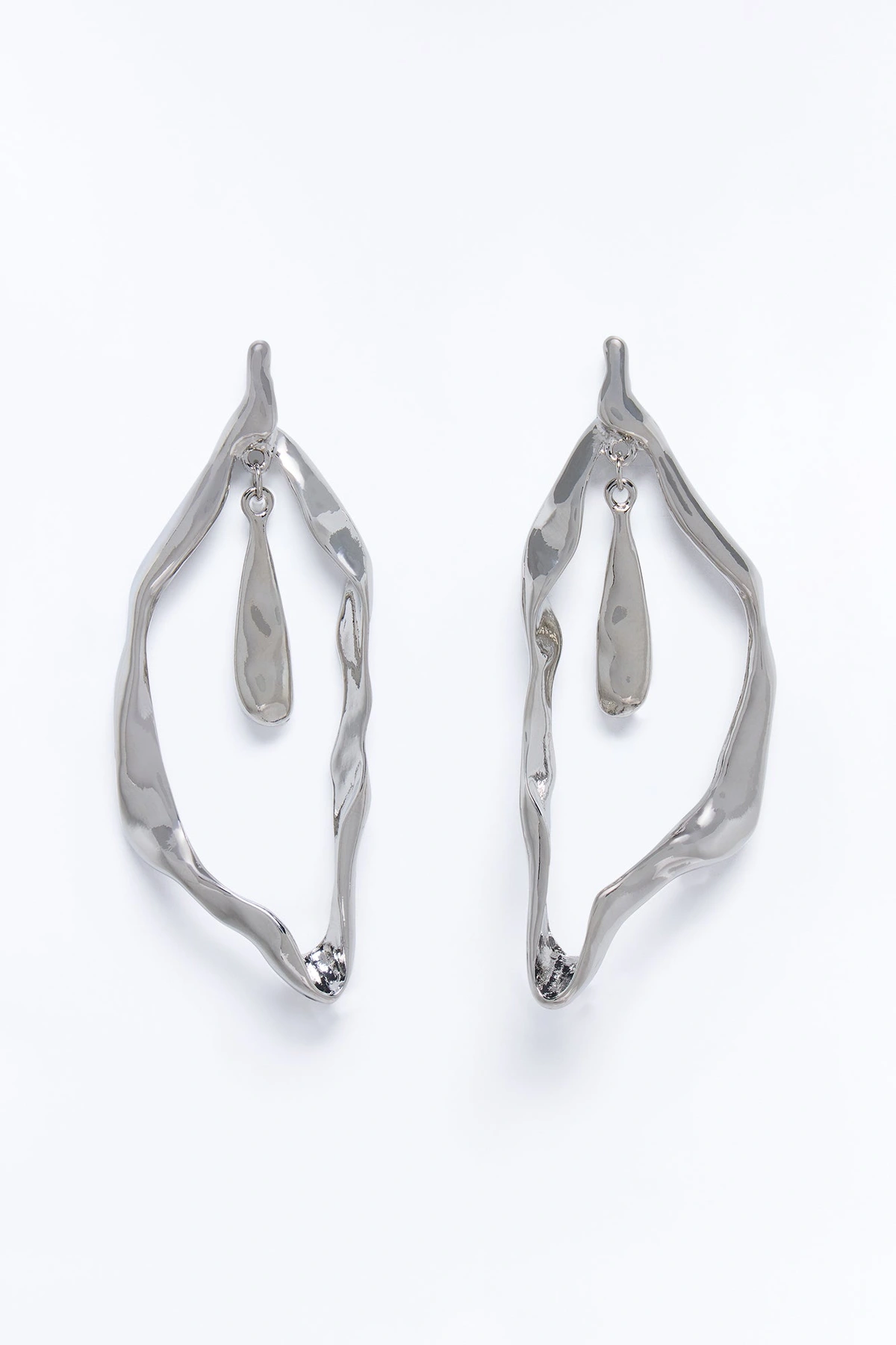 Want You To Stay Drop Earrings - Silver — Prateado