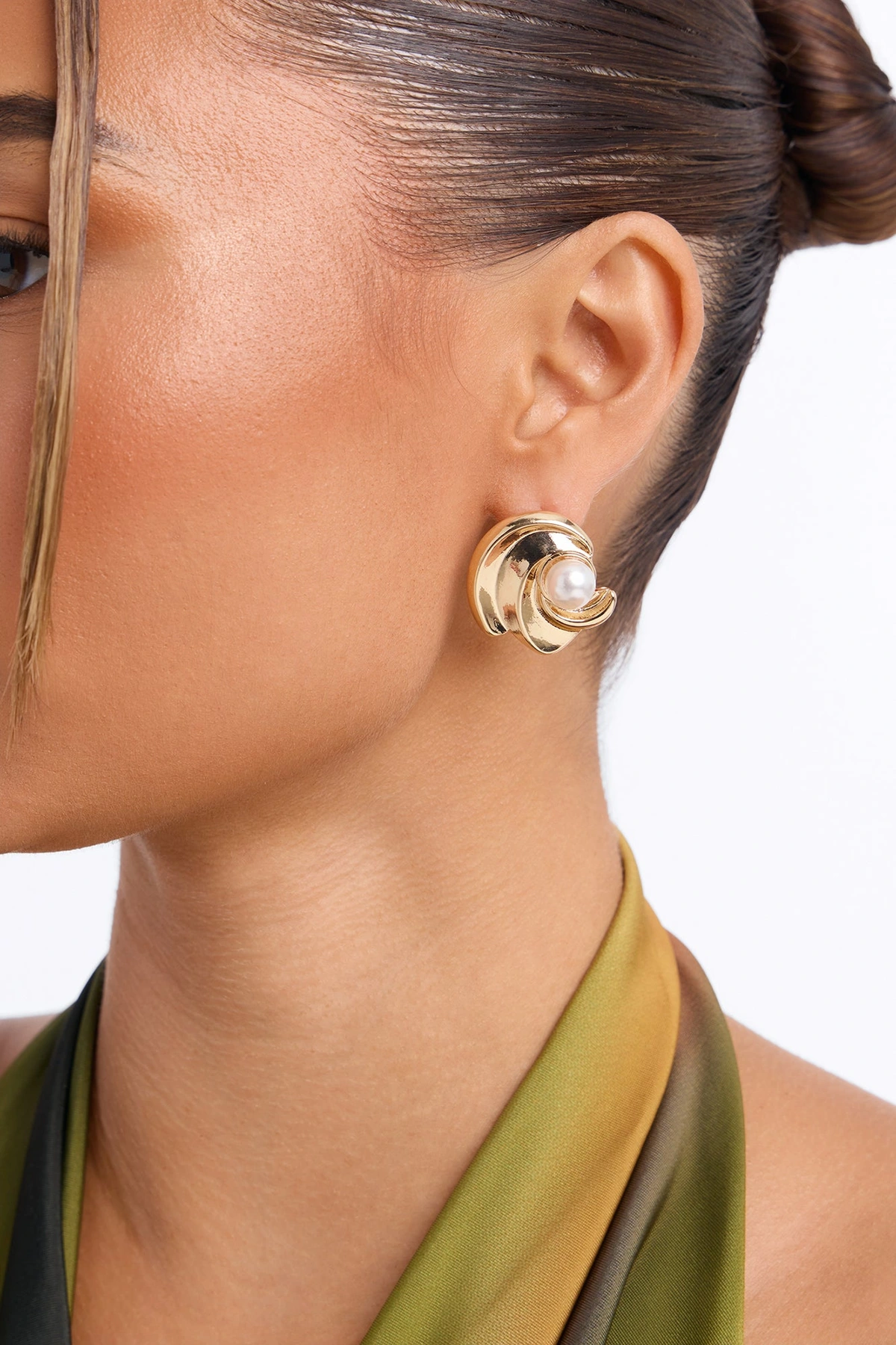 Caught Within Stud Earrings - Gold — Dourado