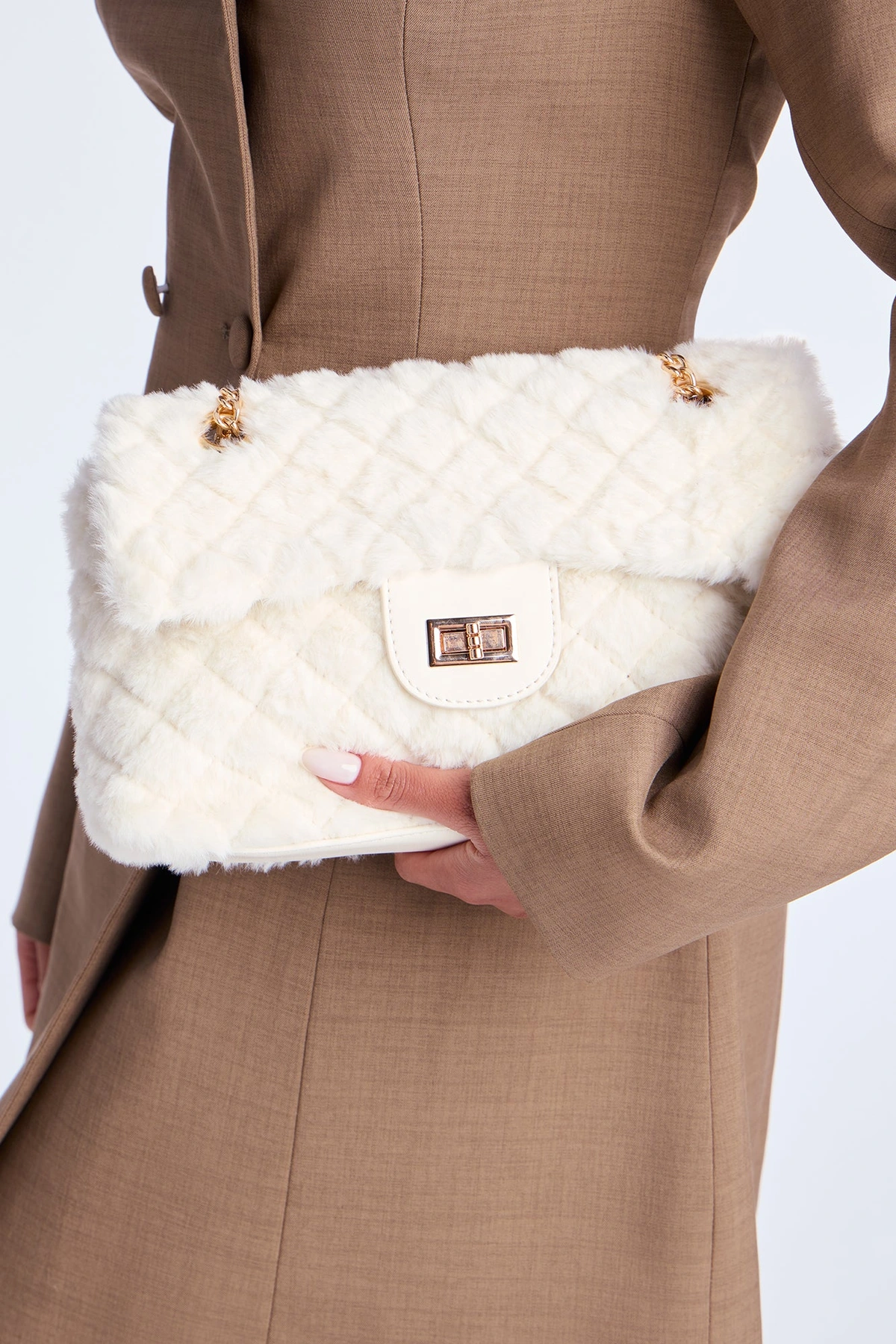 Easy Weather Faux Fur Shoulder Handbag - Ivory — Marfim