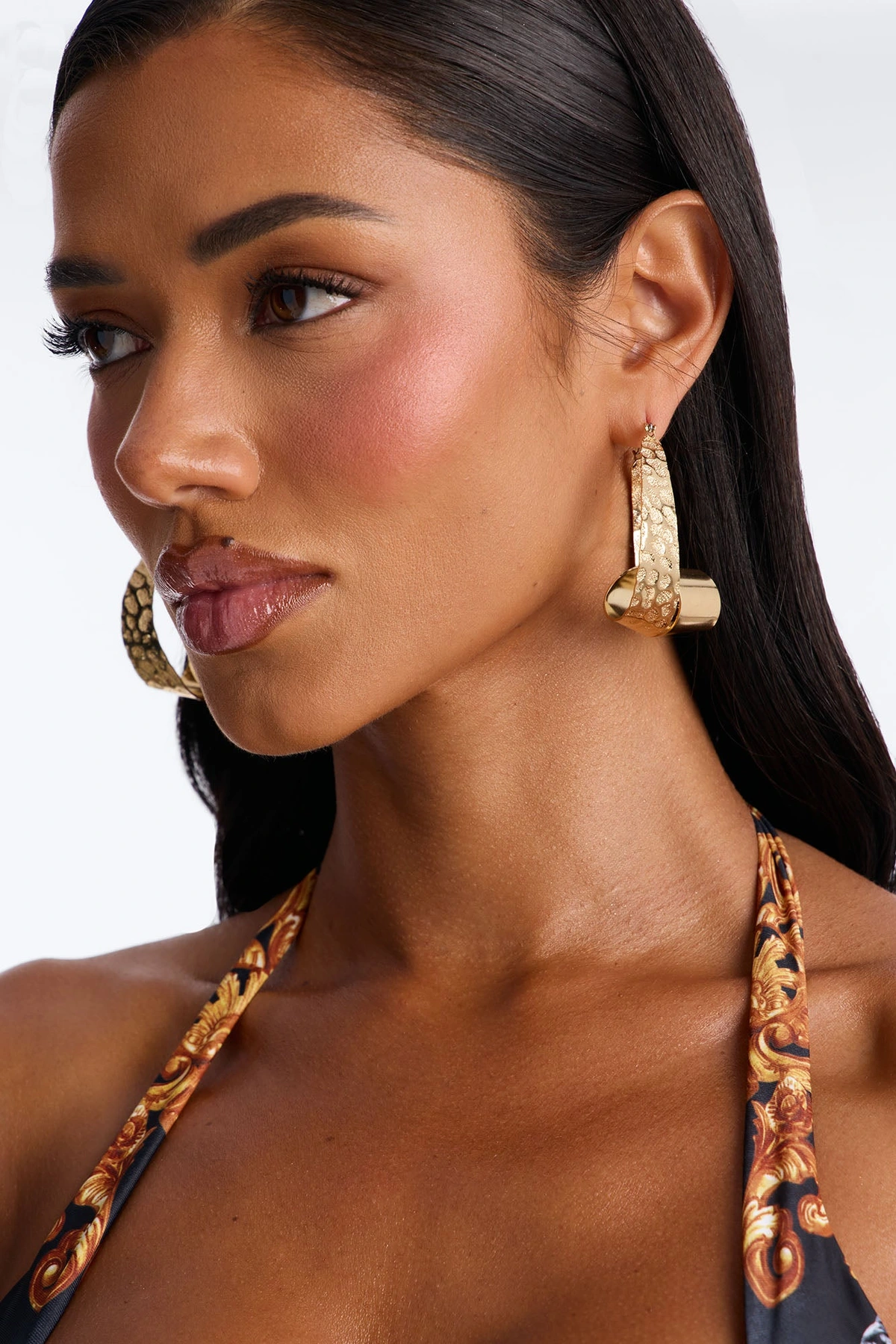 At Touch Textured Hoop Earrings - Gold — Dourado