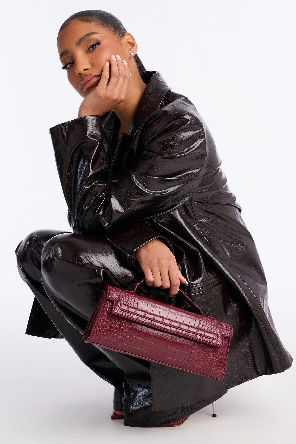Predator Instinct Embossed Croc Faux Leather Clutch - Burgundy — Bordô