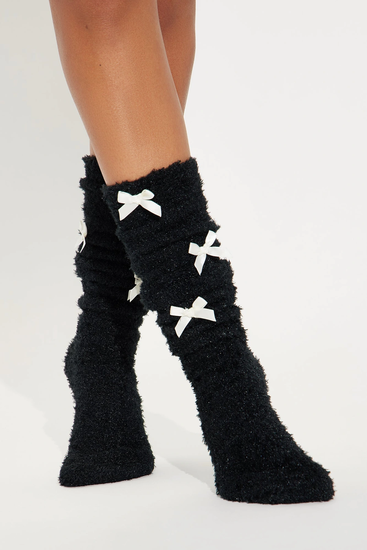 Fuzzy Bow Socks - Black/White — Preto/Branco
