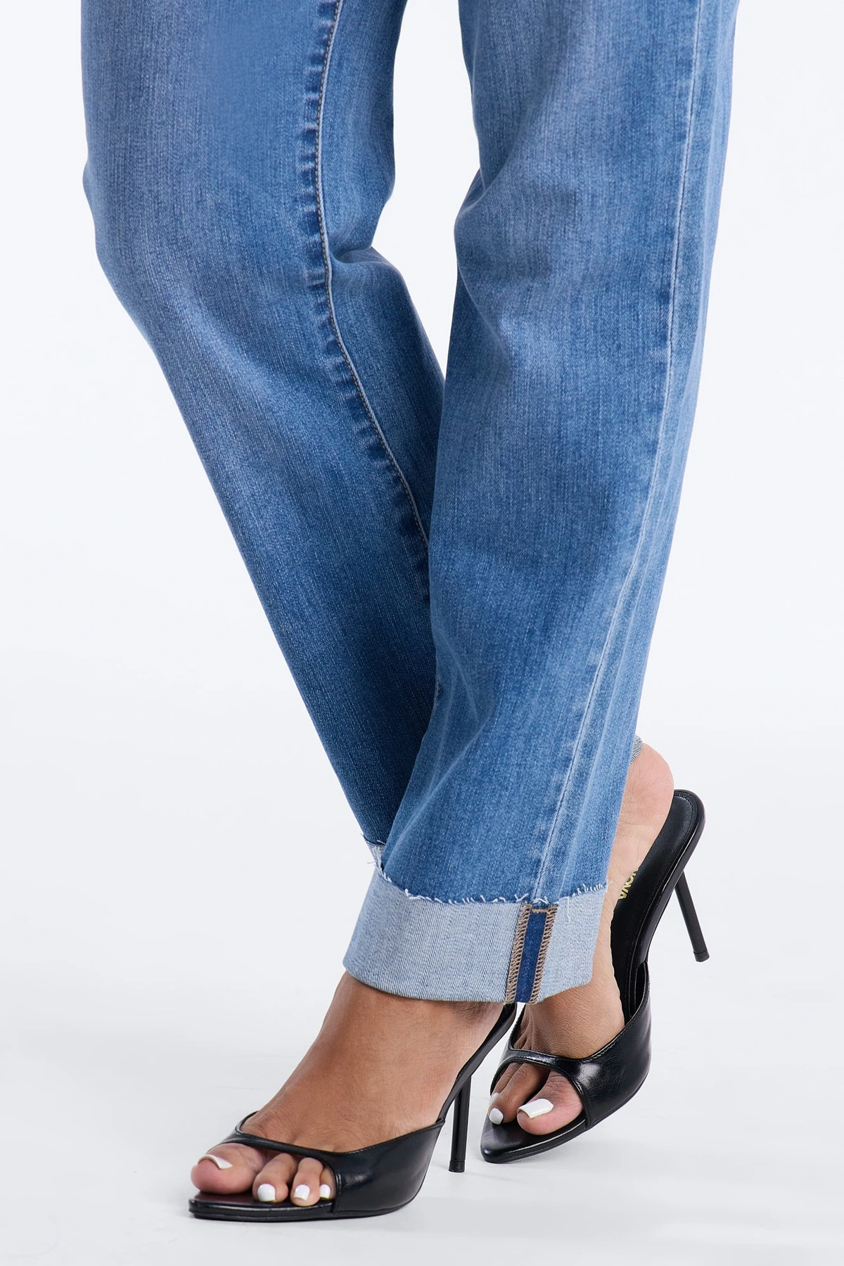 Salinas Curvy Stretch Straight Leg Jeans - Medium Wash — Ganga de lavagem média