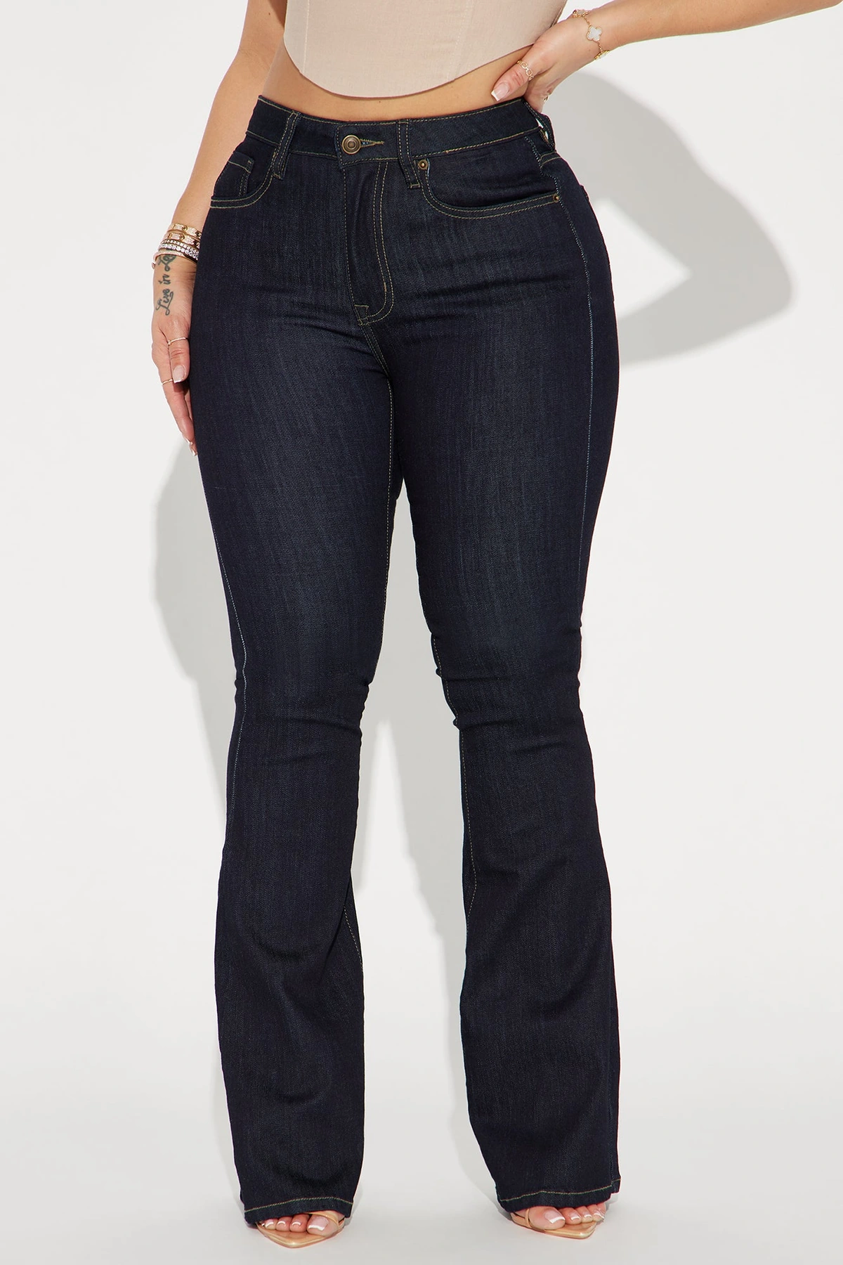 Milana Sculpting Stretch Flare Jeans - Dark Wash — Ganga de lavagem escura