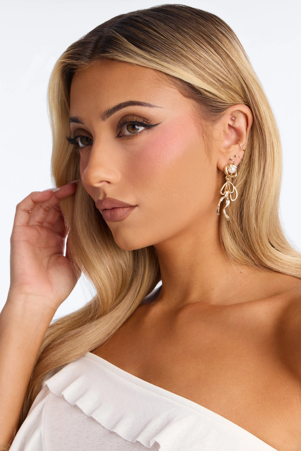 Pearl Ribbon Earrings - Gold — Dourado