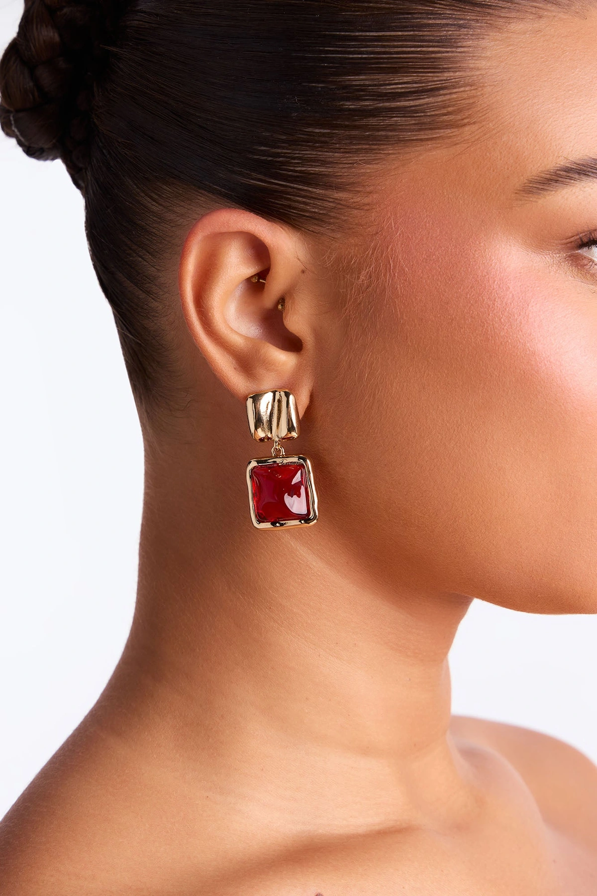 How It Goes Jeweled Drop Earrings - Gold/Red — Dourado/Vermelho