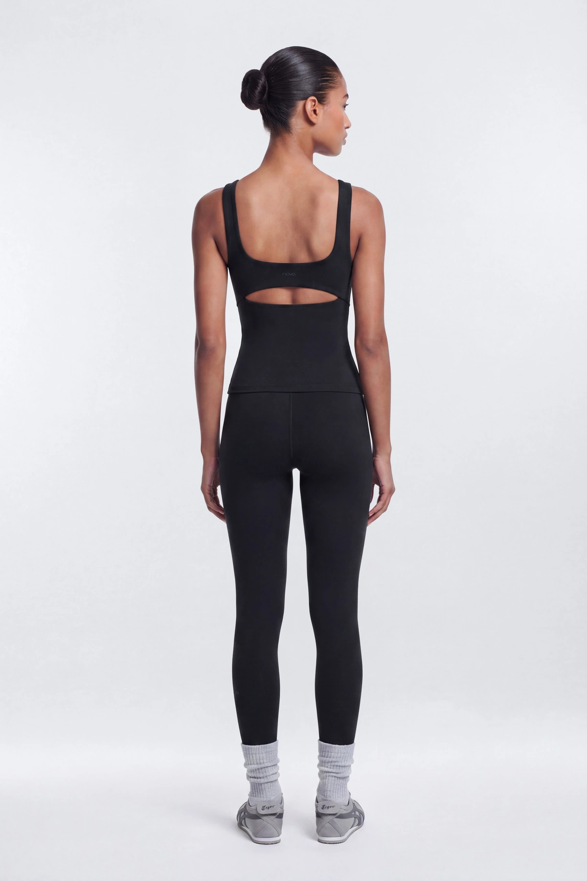 CloudForm™ Cut Out Back Sport Tank - Black — Preto