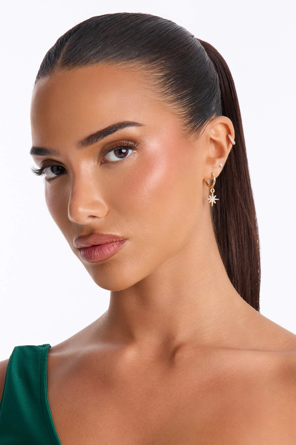 Celestial Star Huggie Hoop Earrings - Gold — Dourado