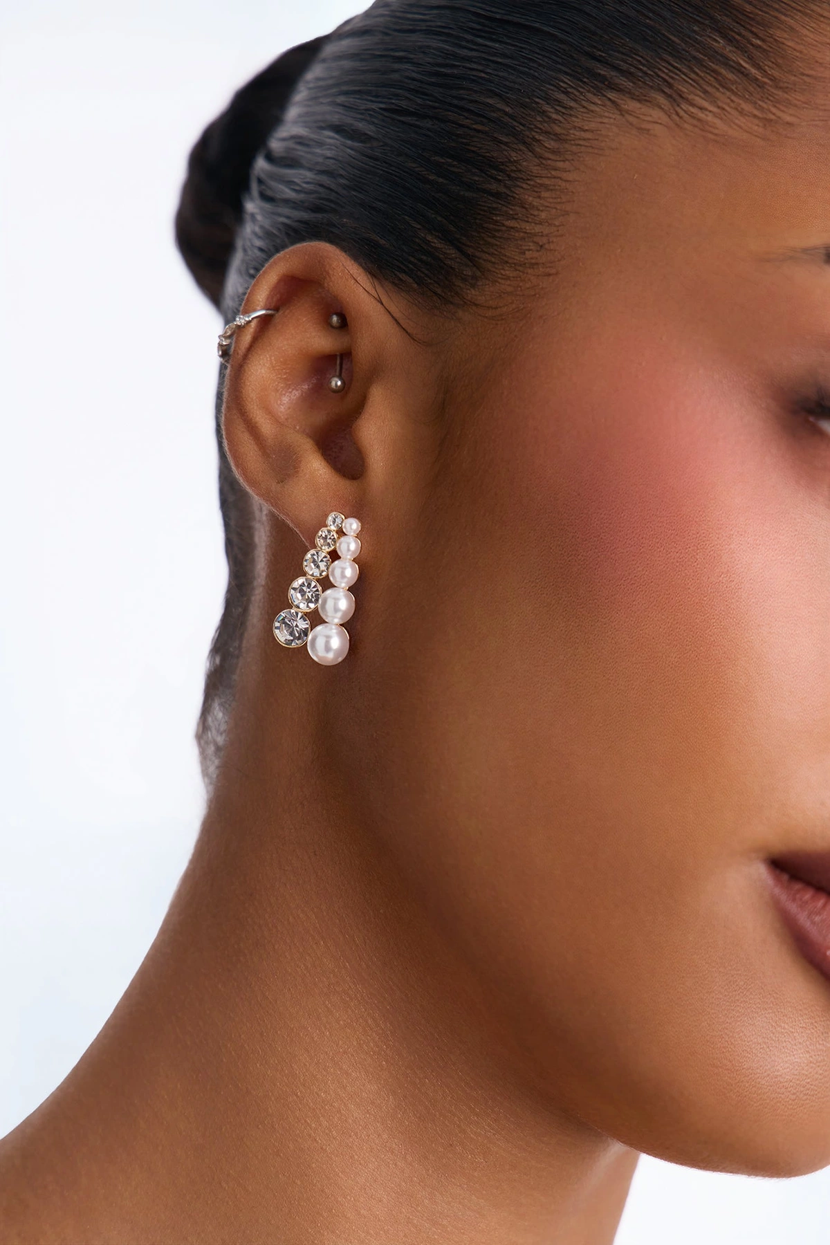 Pearly Rhinestone Drop Earrings - White/Gold — Branco/Dourado
