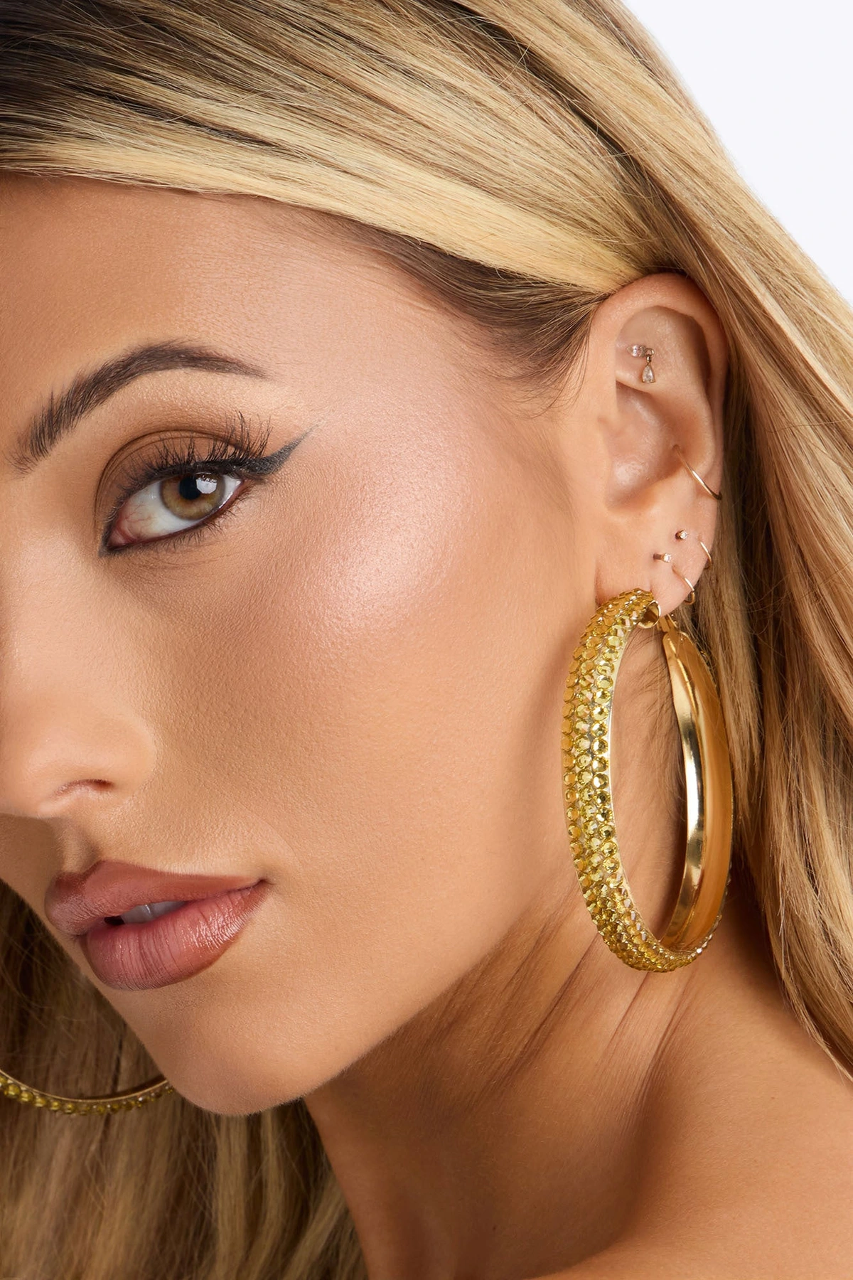 Got Plans Tonight Hoop Earrings - Gold — Dourado