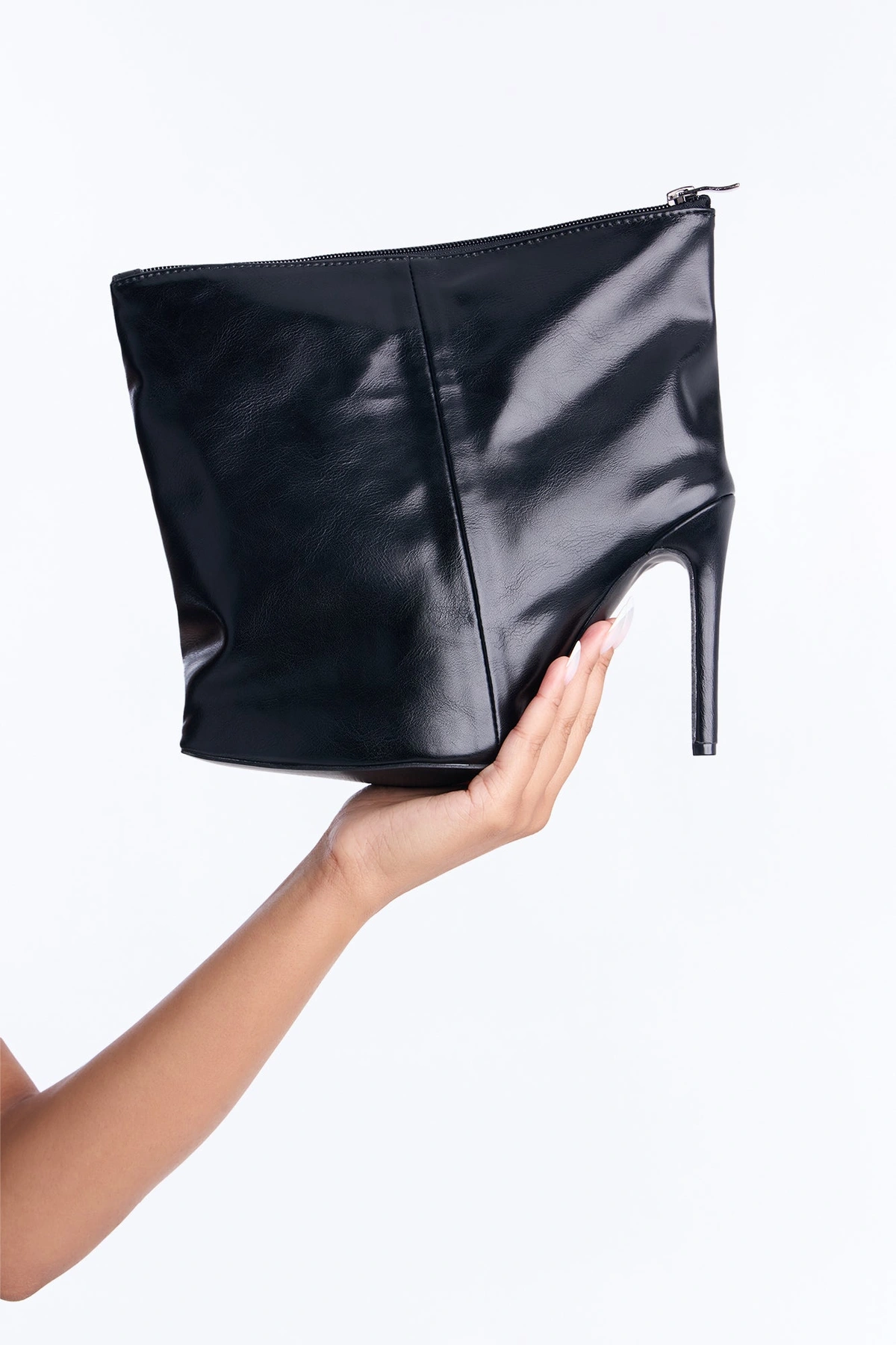 Sole Mate Faux Leather Clutch - Black — Preto
