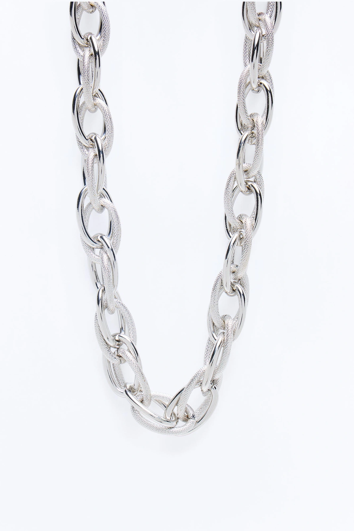Chain Attraction Necklace - Silver — Prateado