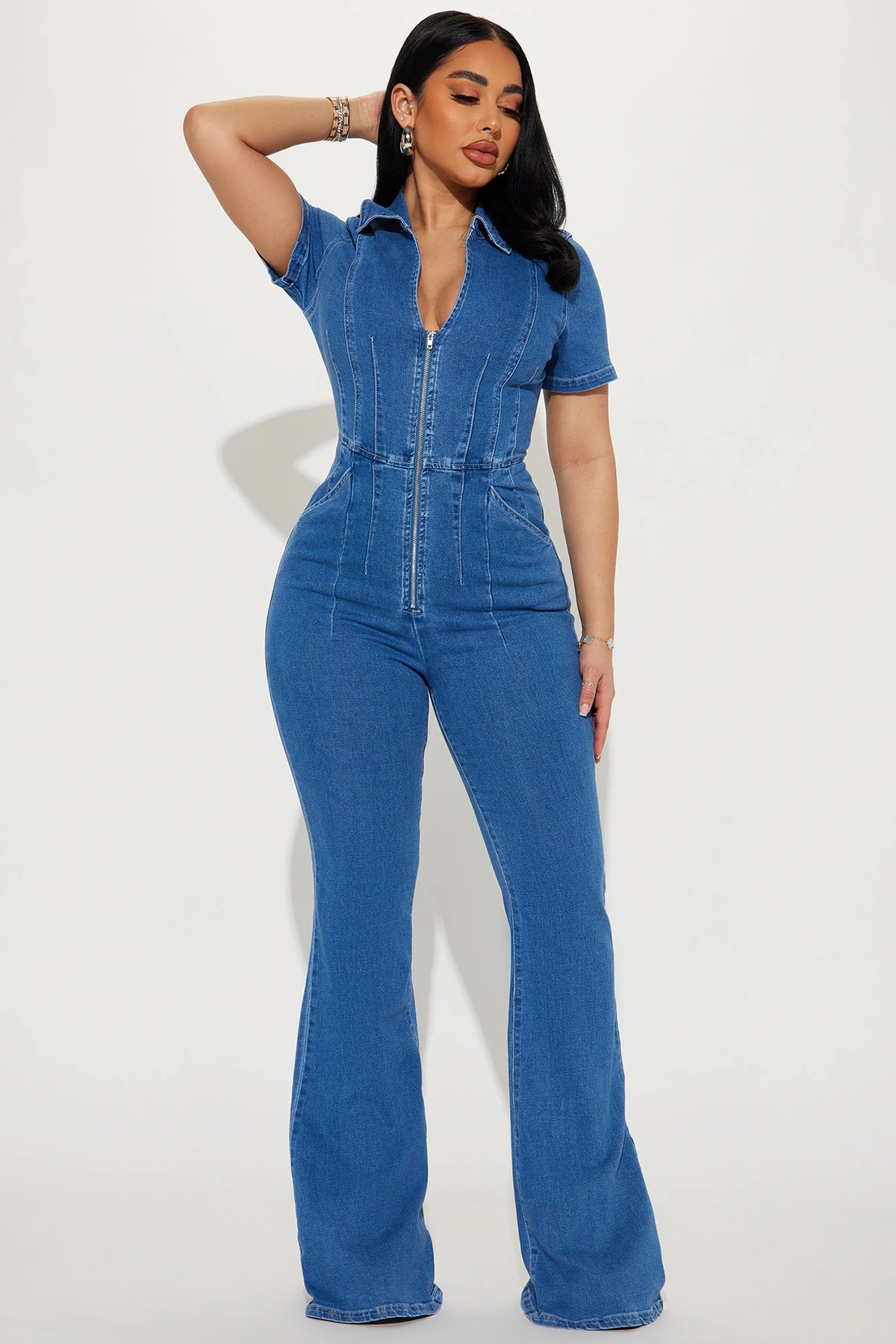 Can't Be Tamed Denim Jumpsuit - Medium Wash — Ganga de lavagem média