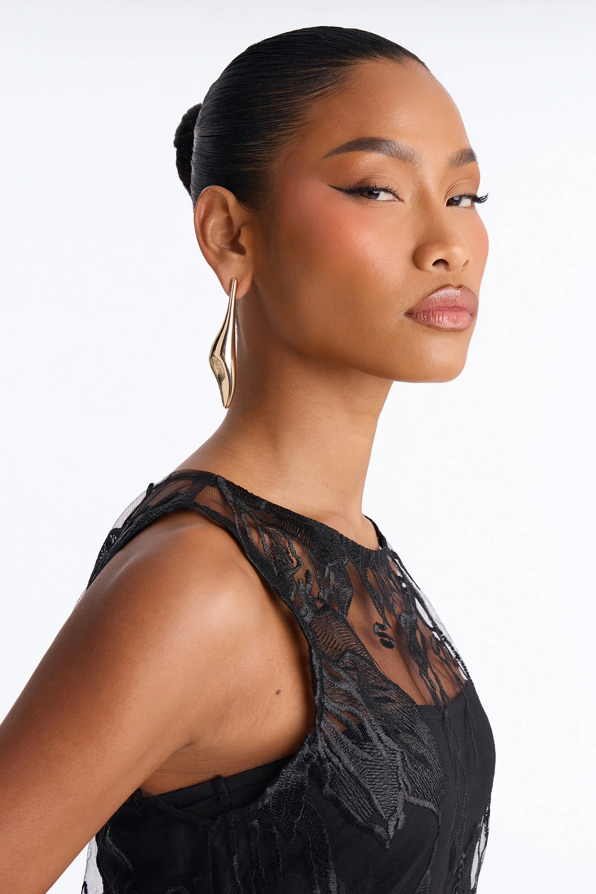 Chrome Gal Drop Earrings - Gold — Dourado