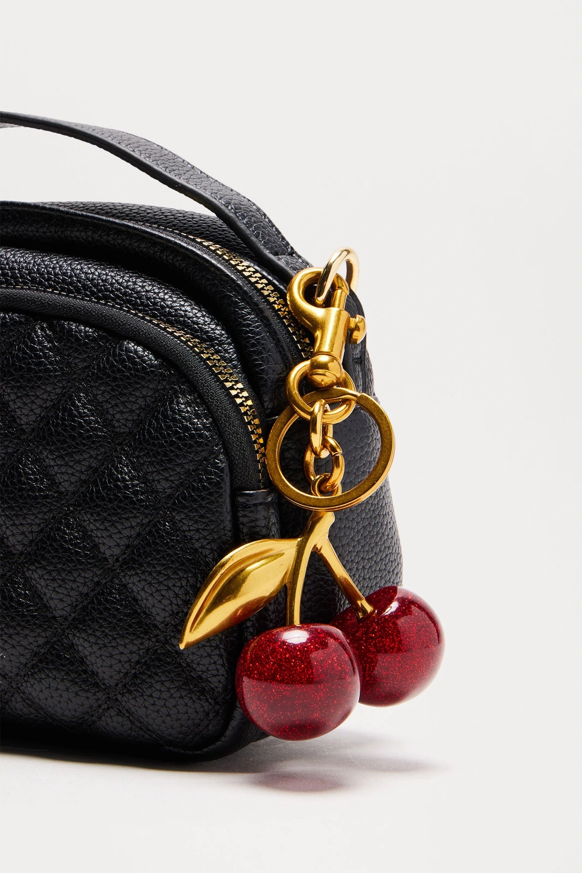 Cherry Cola Fruit Handbag Charm - Gold/Red — Dourado/Vermelho