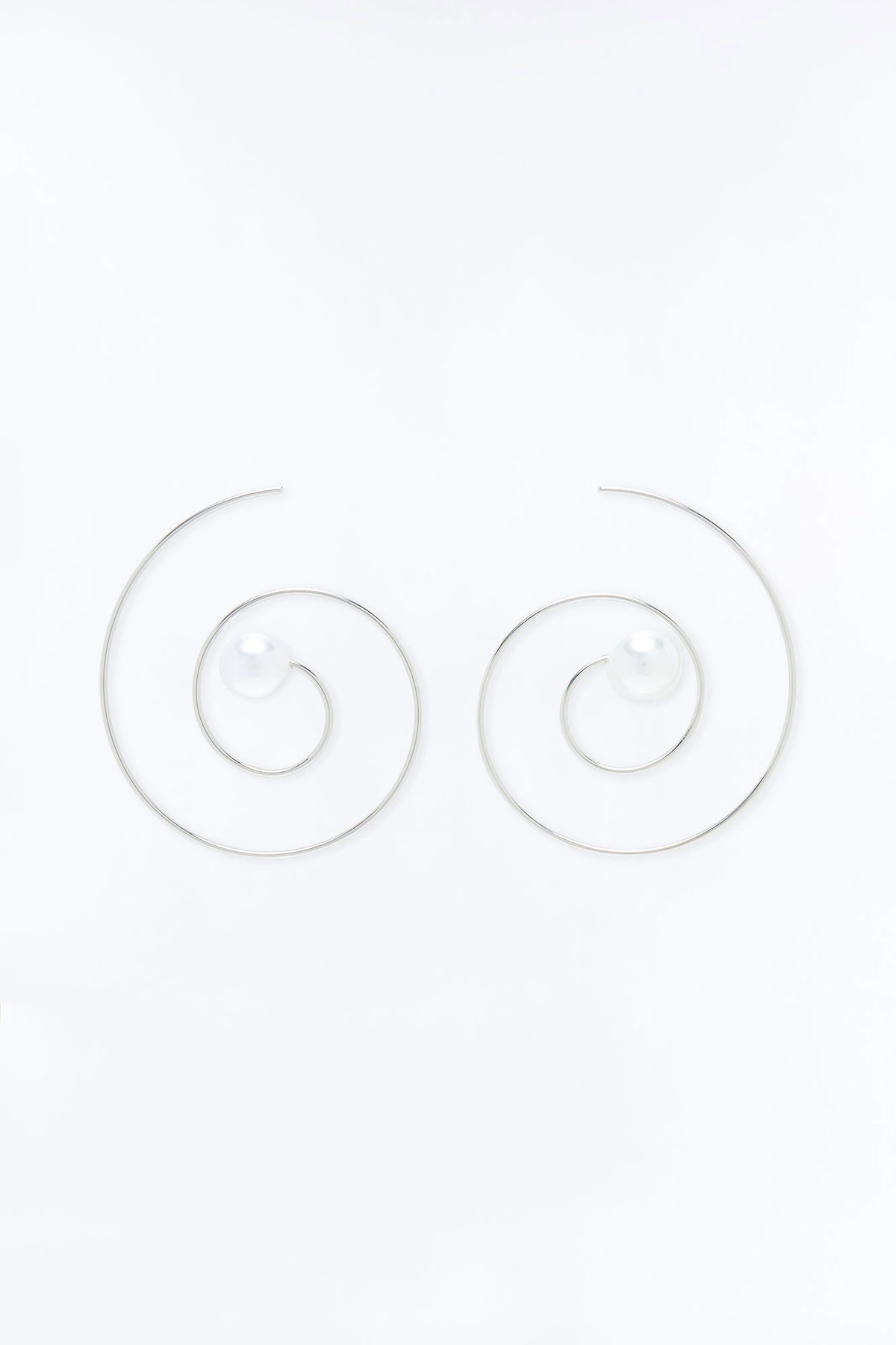 Caught In A Swirl Pearl Hoop Earrings - Silver — Prateado