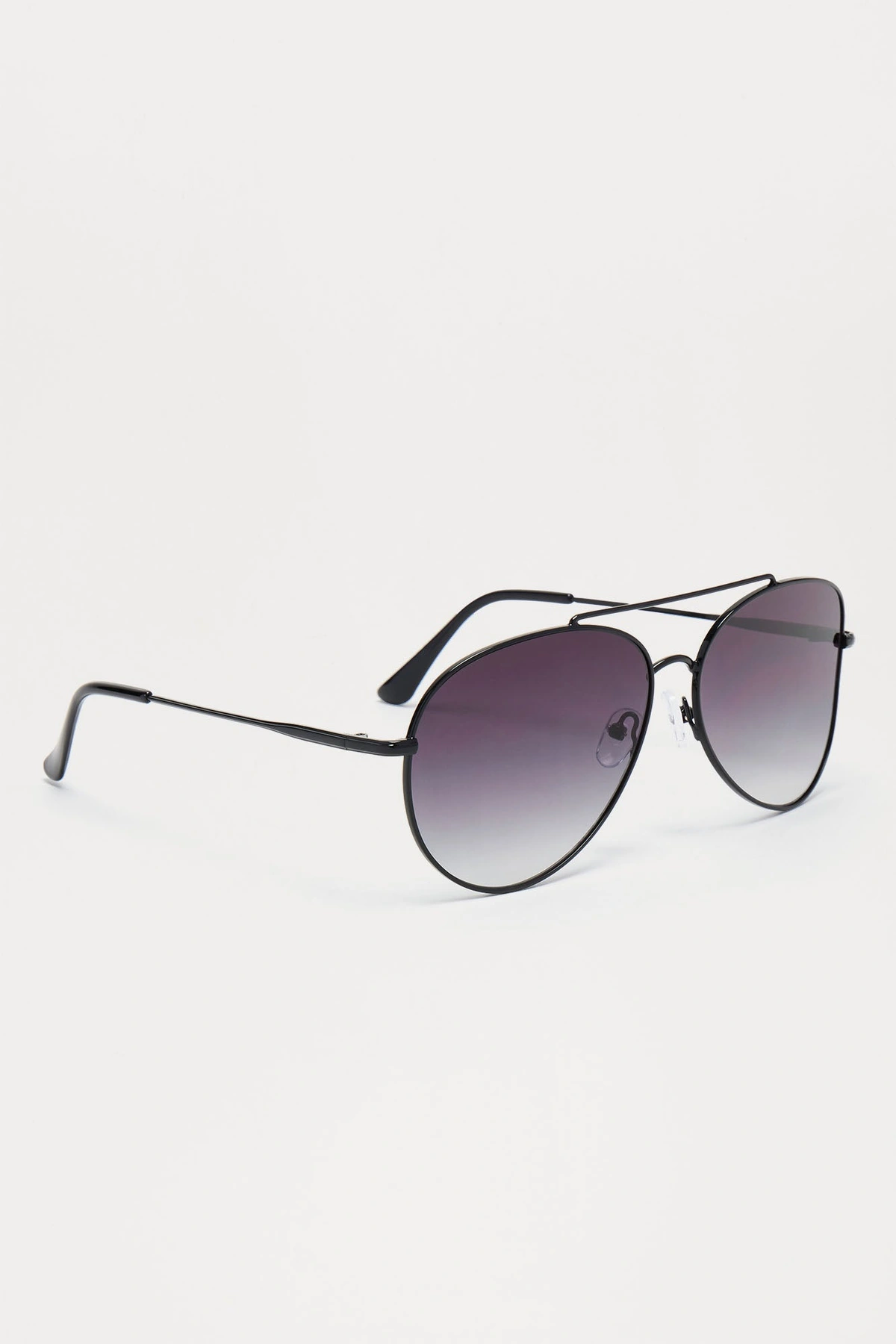 Running The Town Saunglasses - Black — Preto