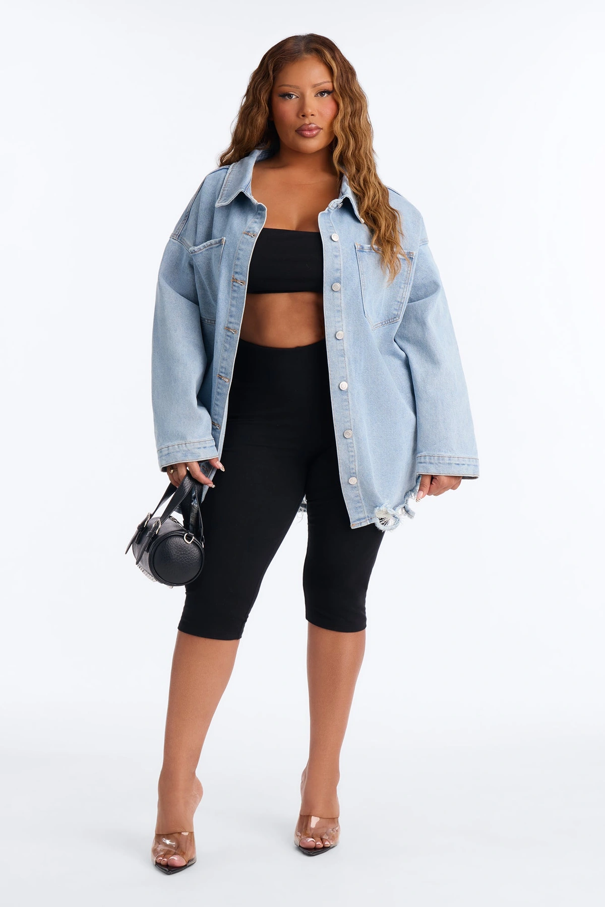 Had Me At Hello Denim Shacket - Light Wash — Ganga de lavagem clara