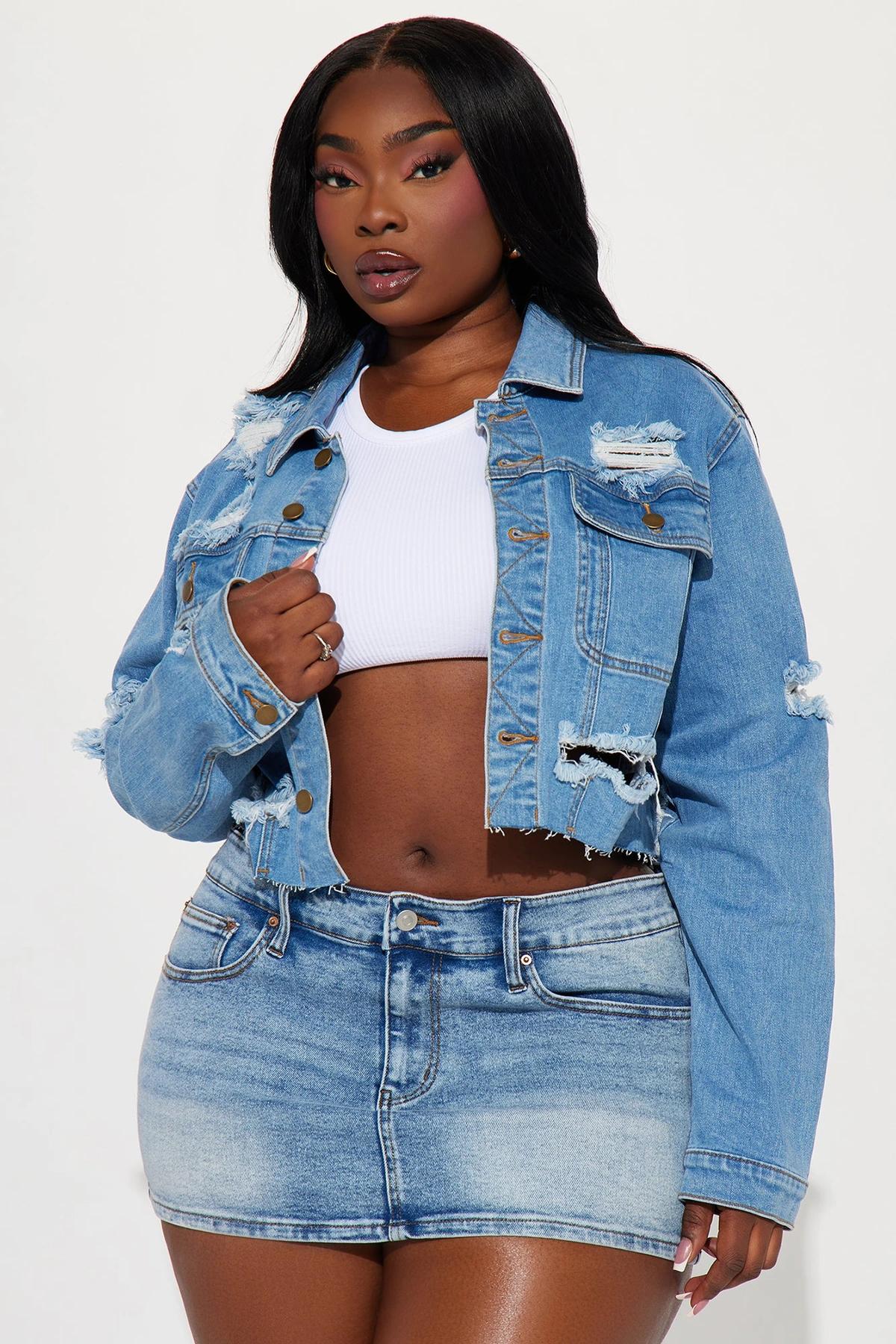 All Torn Up Crop Denim Jacket - Medium Wash — Ganga de lavagem média