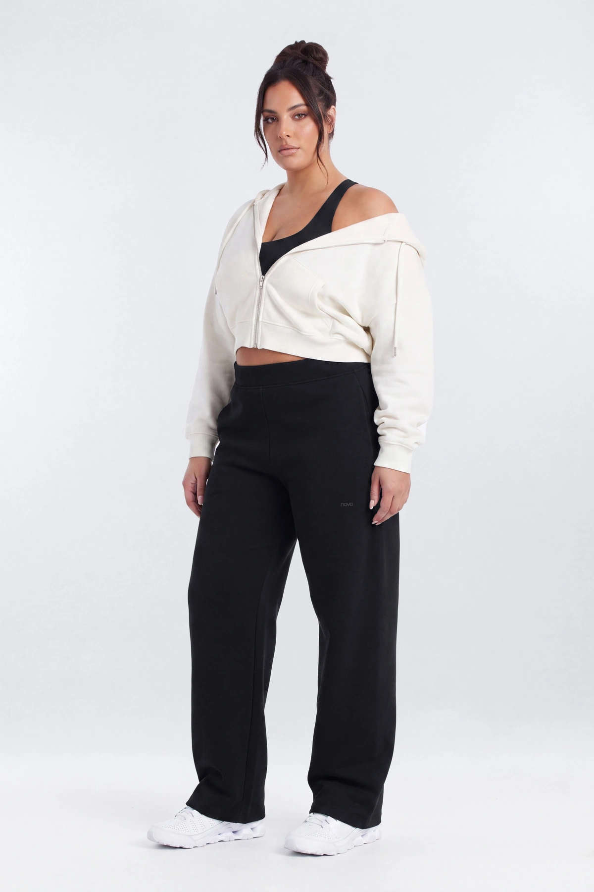 Technical Knit 32″ Straight Leg Pant - Black — Preto