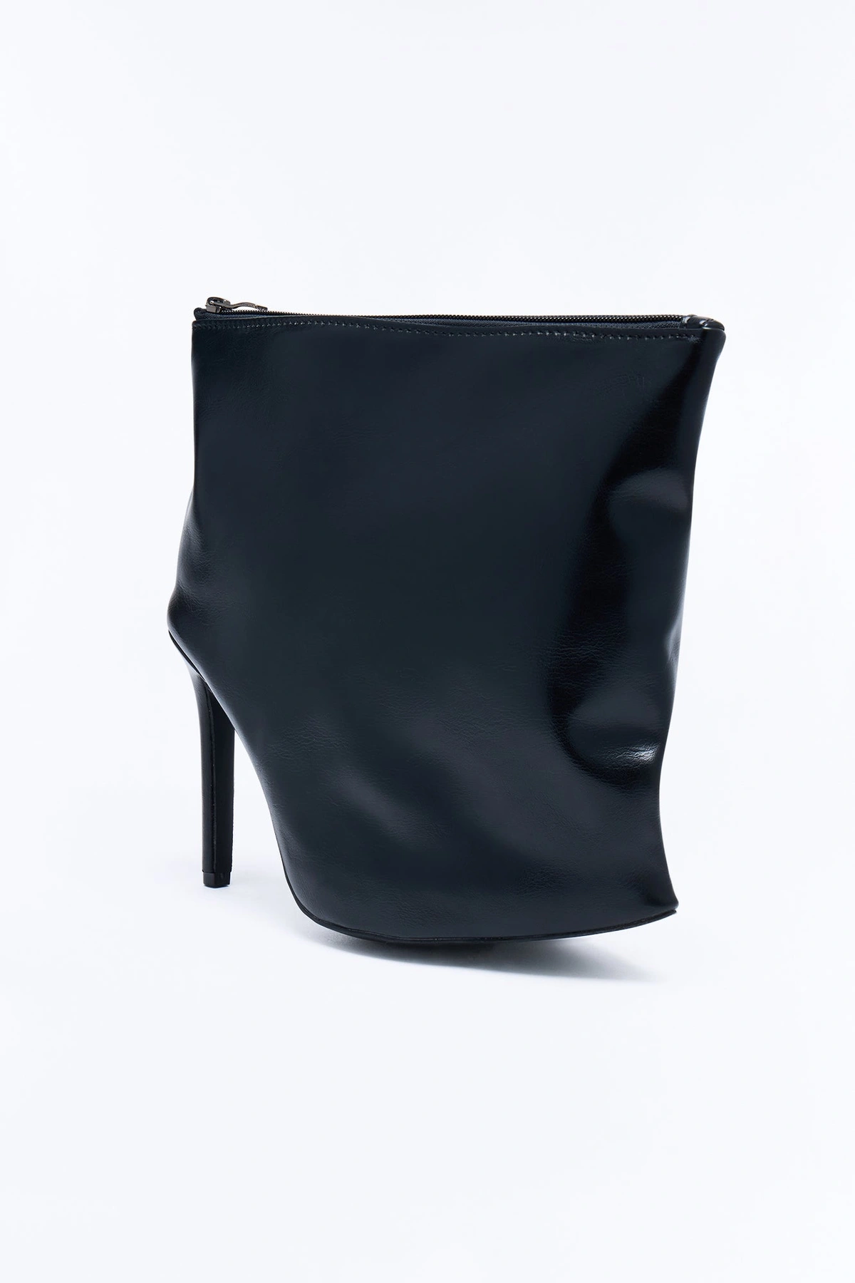 Sole Mate Faux Leather Clutch - Black — Preto